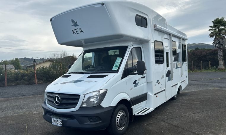 2015 Kea Horizon M721 exterior profile view.
