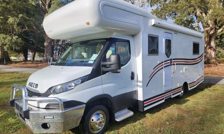 2019 Iveco Daily 50-210 exterior front and habitation side view.