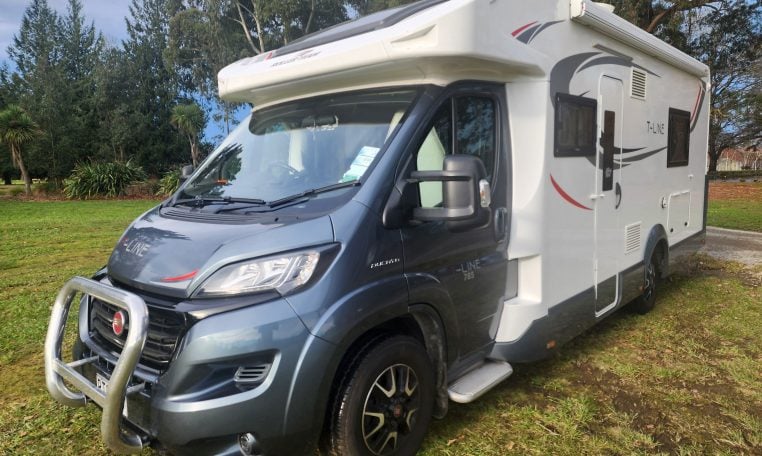 2019 Roller Team T-Line 785 exterior passenger and front side view.