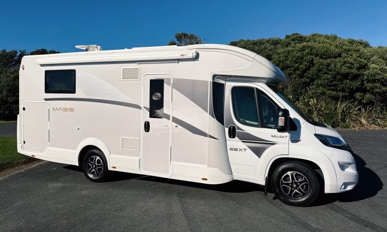 2022 Ci Magis 66XT exterior profile view.