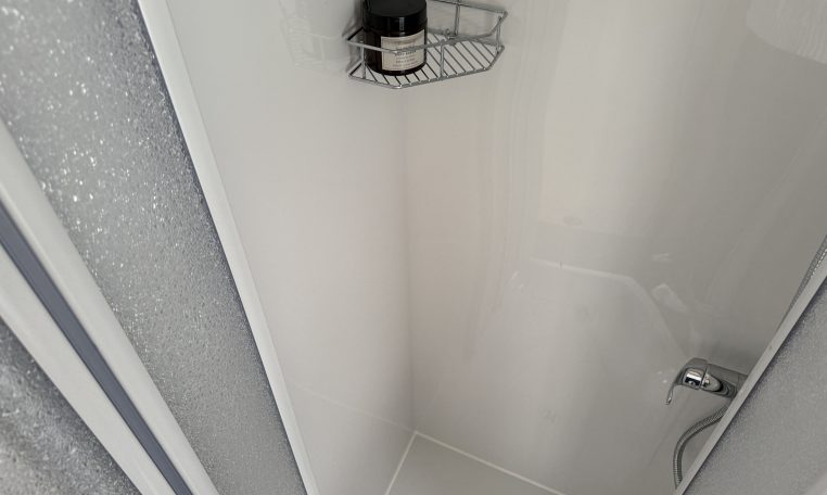 Auto-Trail F74 Motorhome separate shower