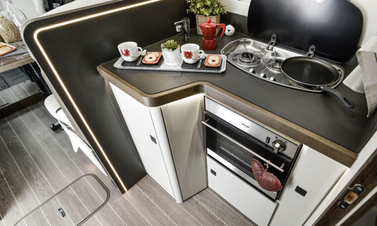 Roller Team T-Line 590 L shaped kitchen