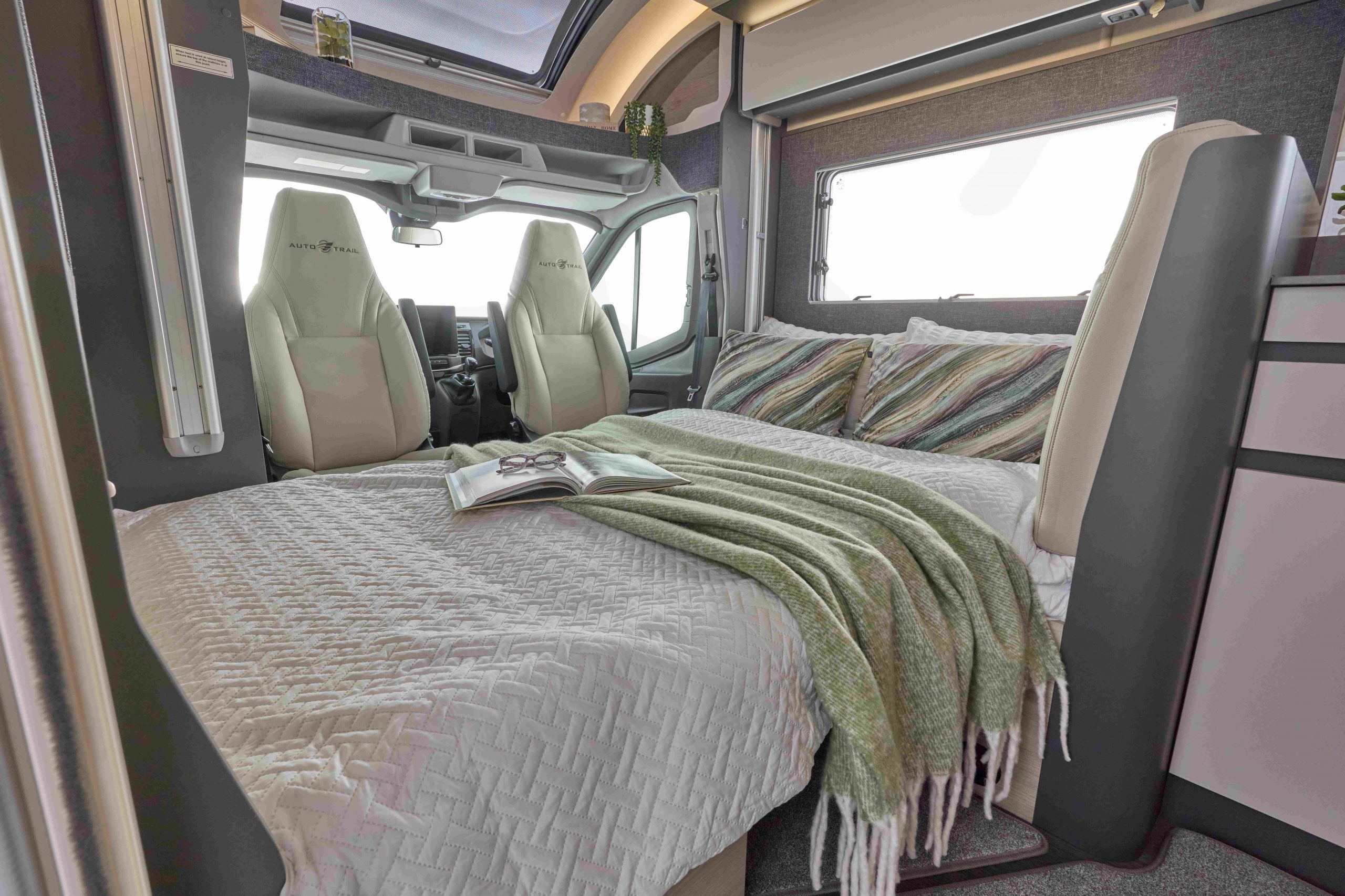 2026 - Auto-Trail - F-Line F60 - Interior Bed in dinette 2026 - Auto-Trail - F-Line F60 - Interior Bed in dinette