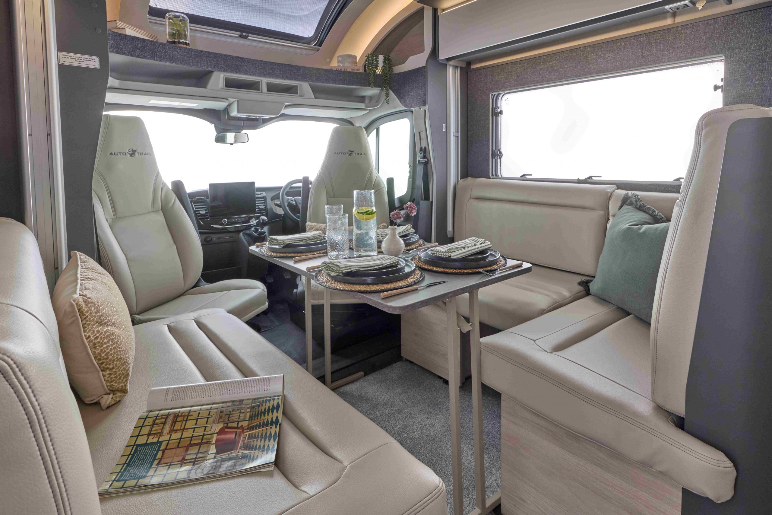 2026 - Auto-Trail - F-Line F60 - Interior Dining 2026 - Auto-Trail - F-Line F60 - Interior Dining
