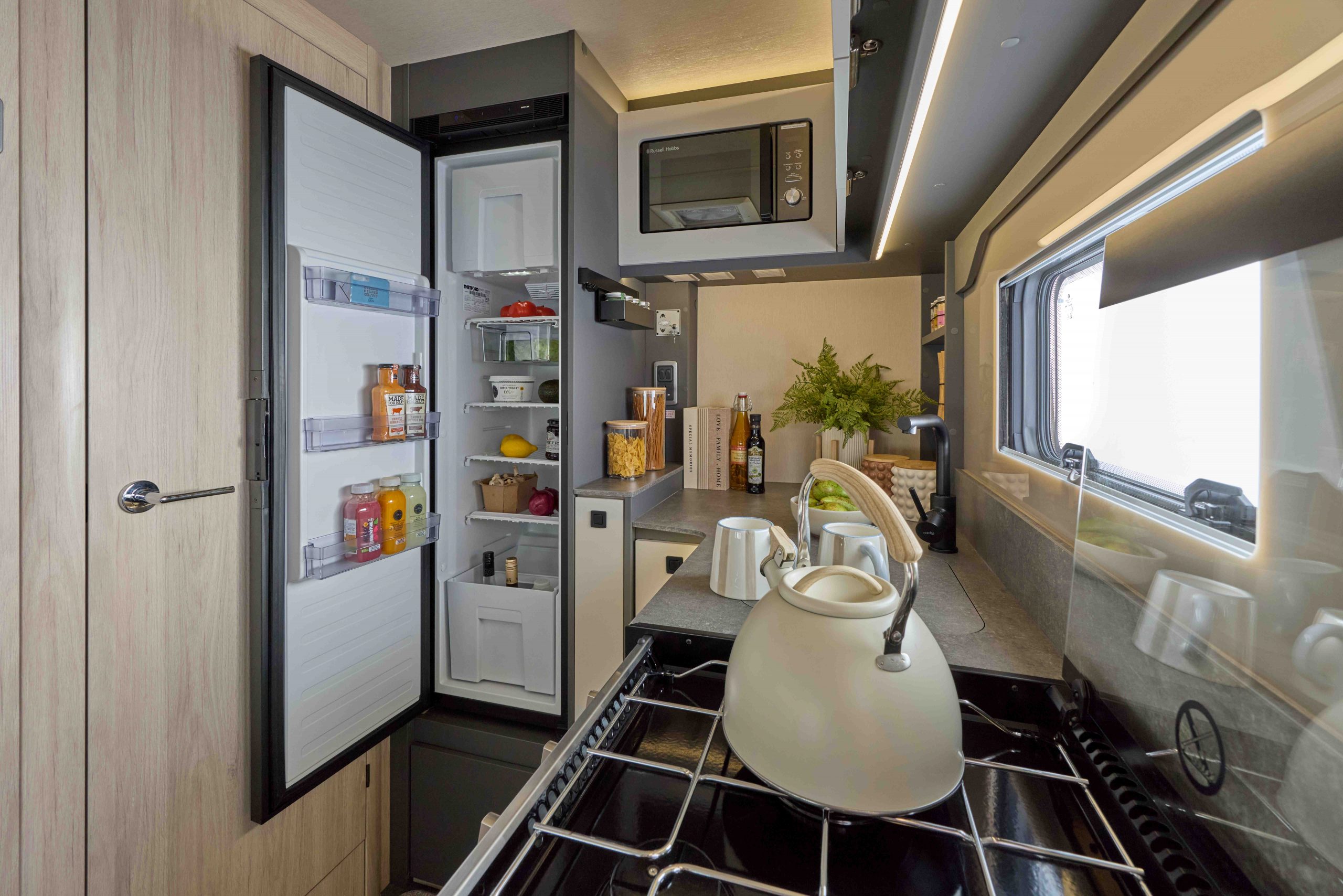 2026 - Auto-Trail F-Line F62 - Interior Fridge 2026 - Auto-Trail F-Line F62 - Interior Fridge
