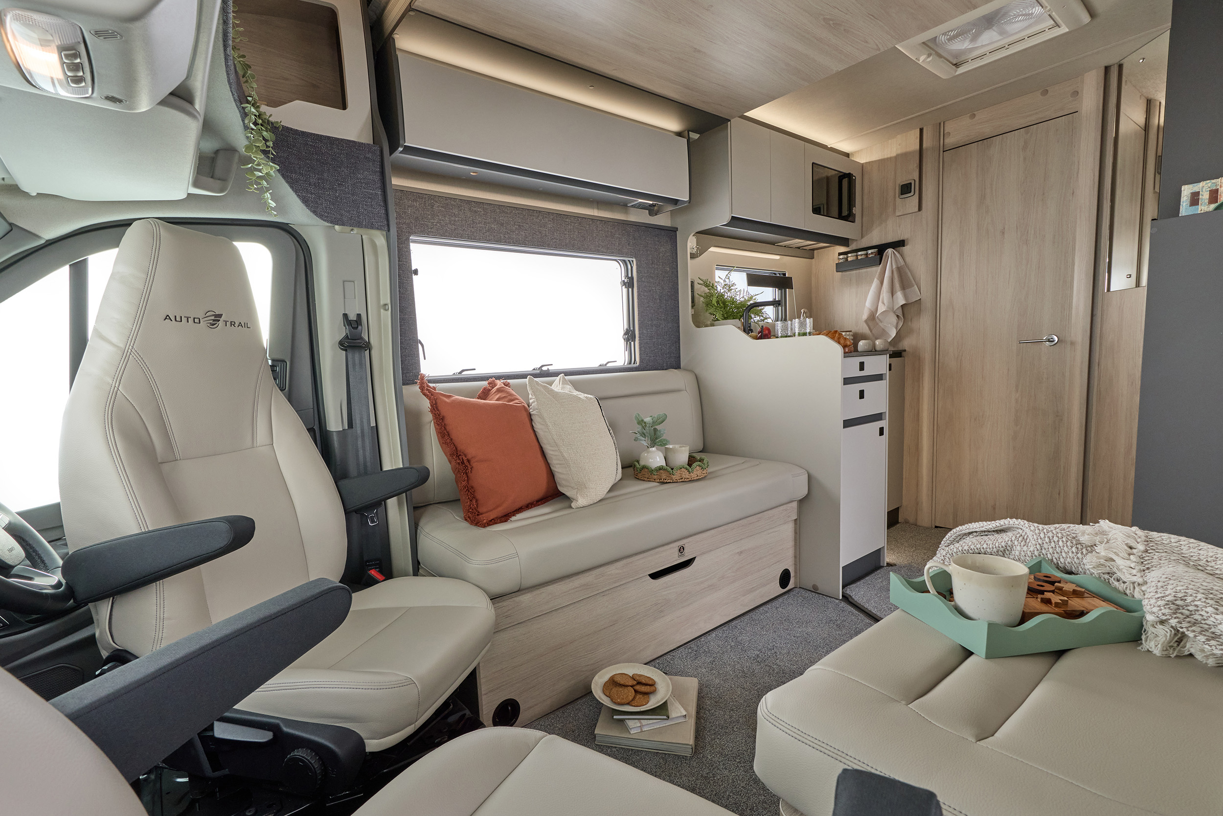 2026 - Auto-Trail - F-Line - F67 - Interior Dining 2026 - Auto-Trail - F-Line - F67 - Interior Dining