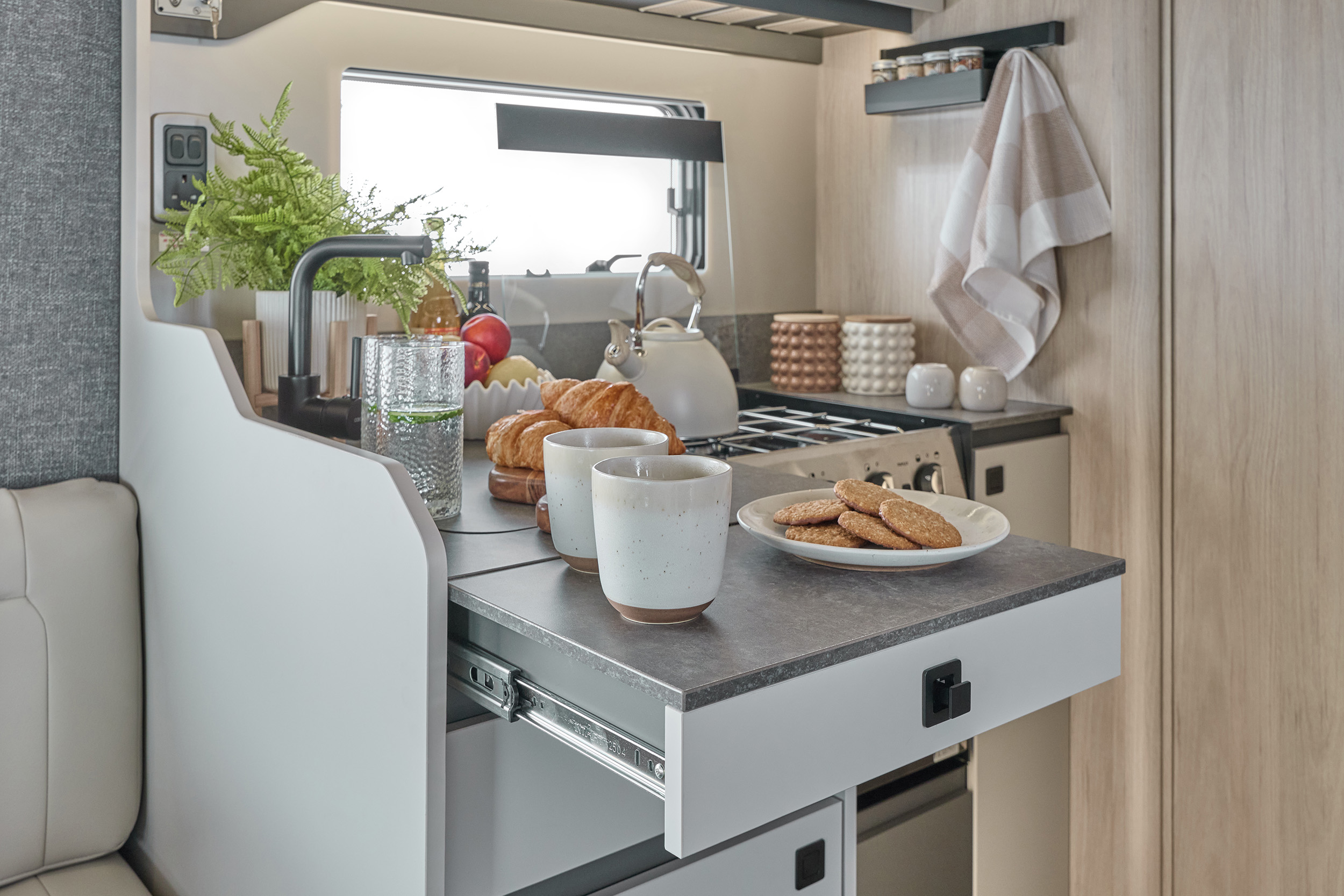 2026 - Auto-Trail - F-Line - F67 - Interior Kitchen Extension 2026 - Auto-Trail - F-Line - F67 - Interior Kitchen Extension