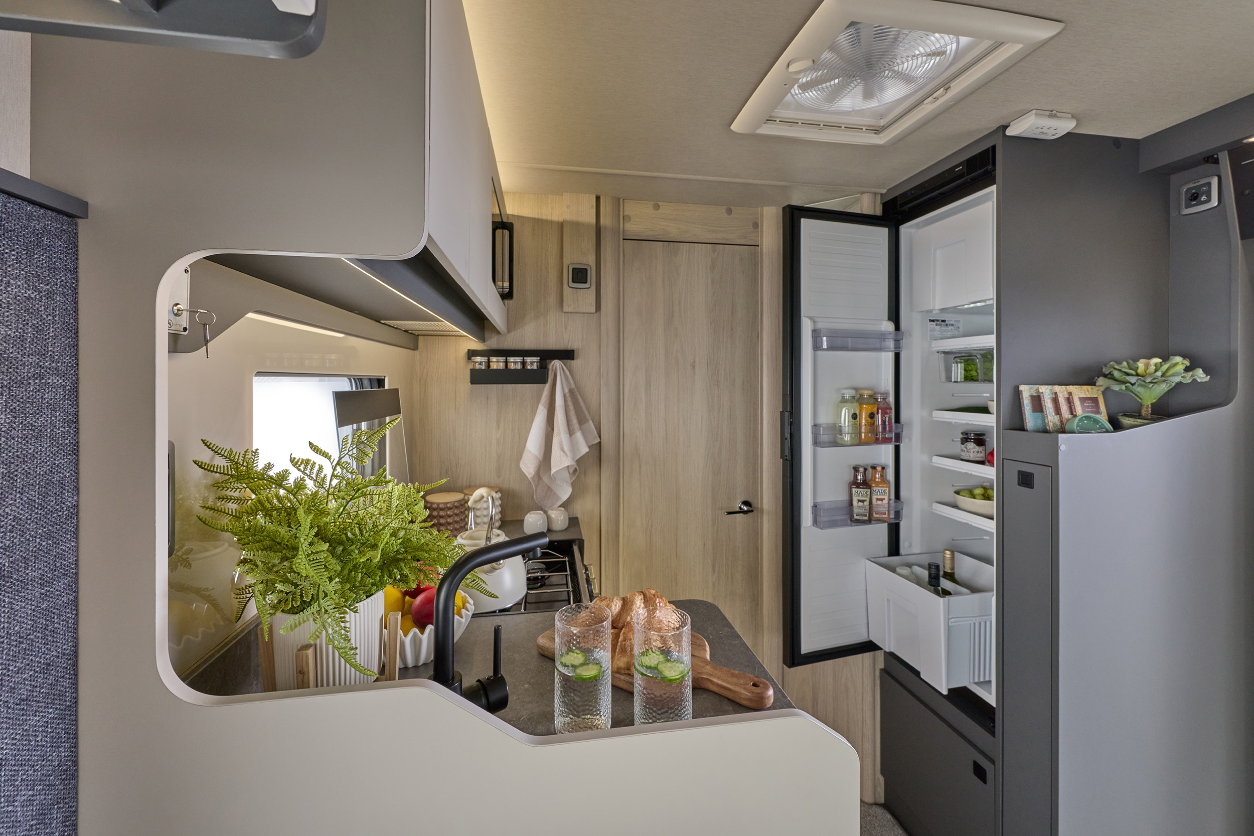 2026 - Auto-Trail - F-Line - F67 - Interior Rear Bathroom 2026 - Auto-Trail - F-Line - F67 - Interior Rear Bathroom