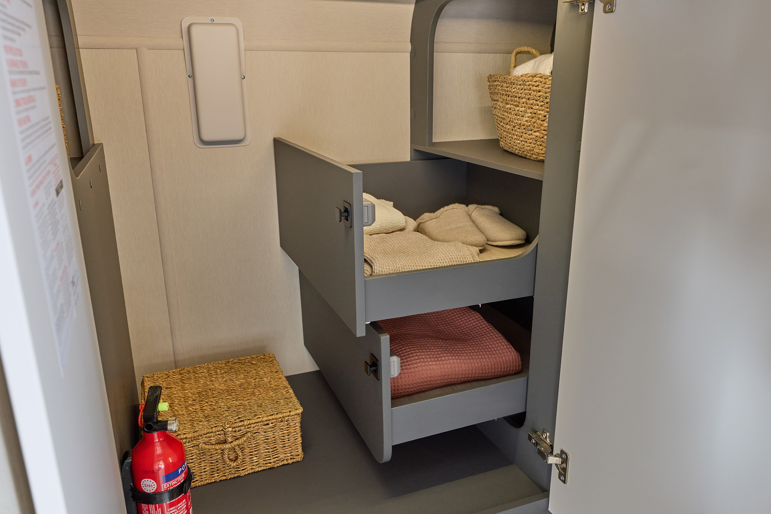 2026 - Auto-Trail - F-Line - F67 - Interior Storage 2026 - Auto-Trail - F-Line - F67 - Interior Storage