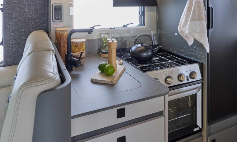 2026 - Auto-Trail F-Line F70 - Interior 3 x Gas Burner