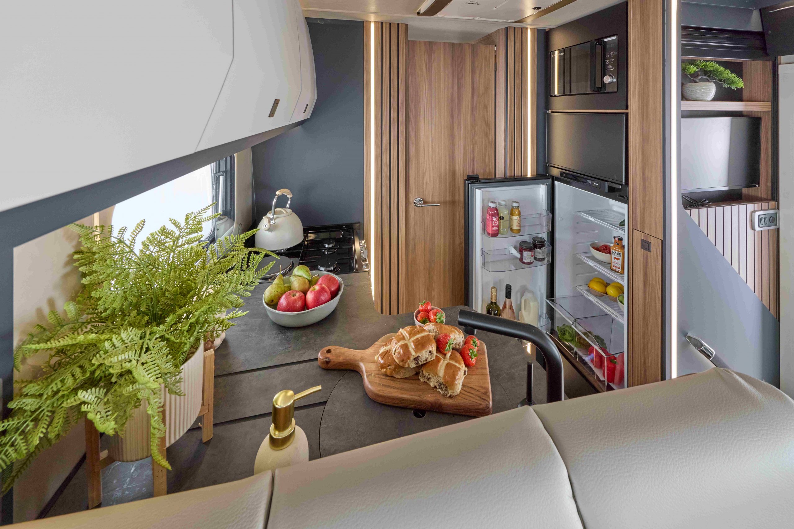 2026 - Auto-Trail - Frontier Comanche - Interior 171 L Fridge Freezer 2026 - Auto-Trail - Frontier Comanche - Interior 171 L Fridge Freezer