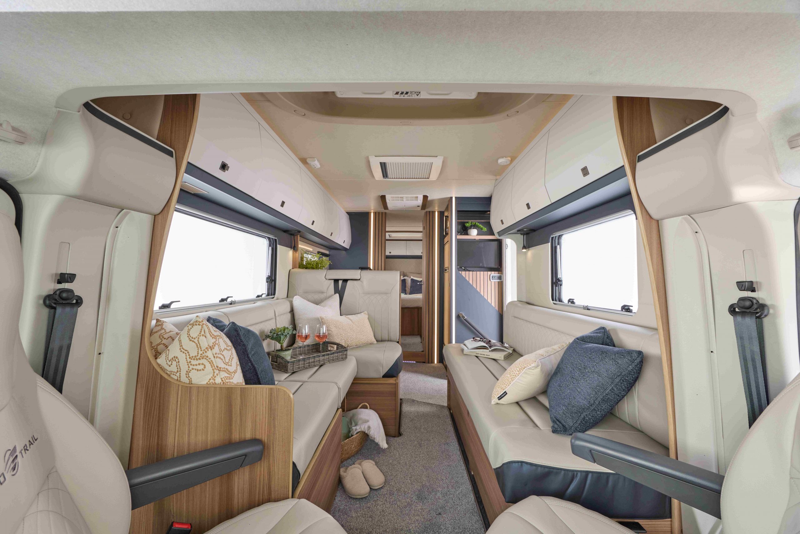 2026 - Auto-Trail - Frontier Comanche - Interior 4 Berth 2026 - Auto-Trail - Frontier Comanche - Interior 4 Berth