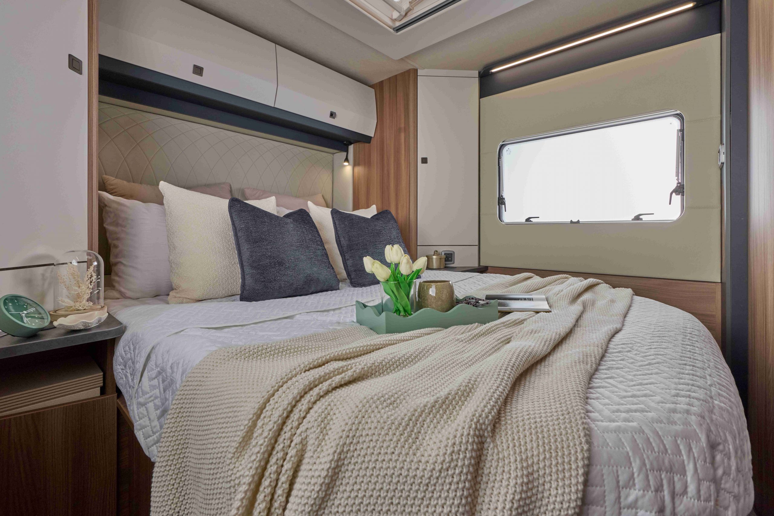 2026 - Auto-Trail - Frontier Comanche - Interior Island Bed 2026 - Auto-Trail - Frontier Comanche - Interior Island Bed