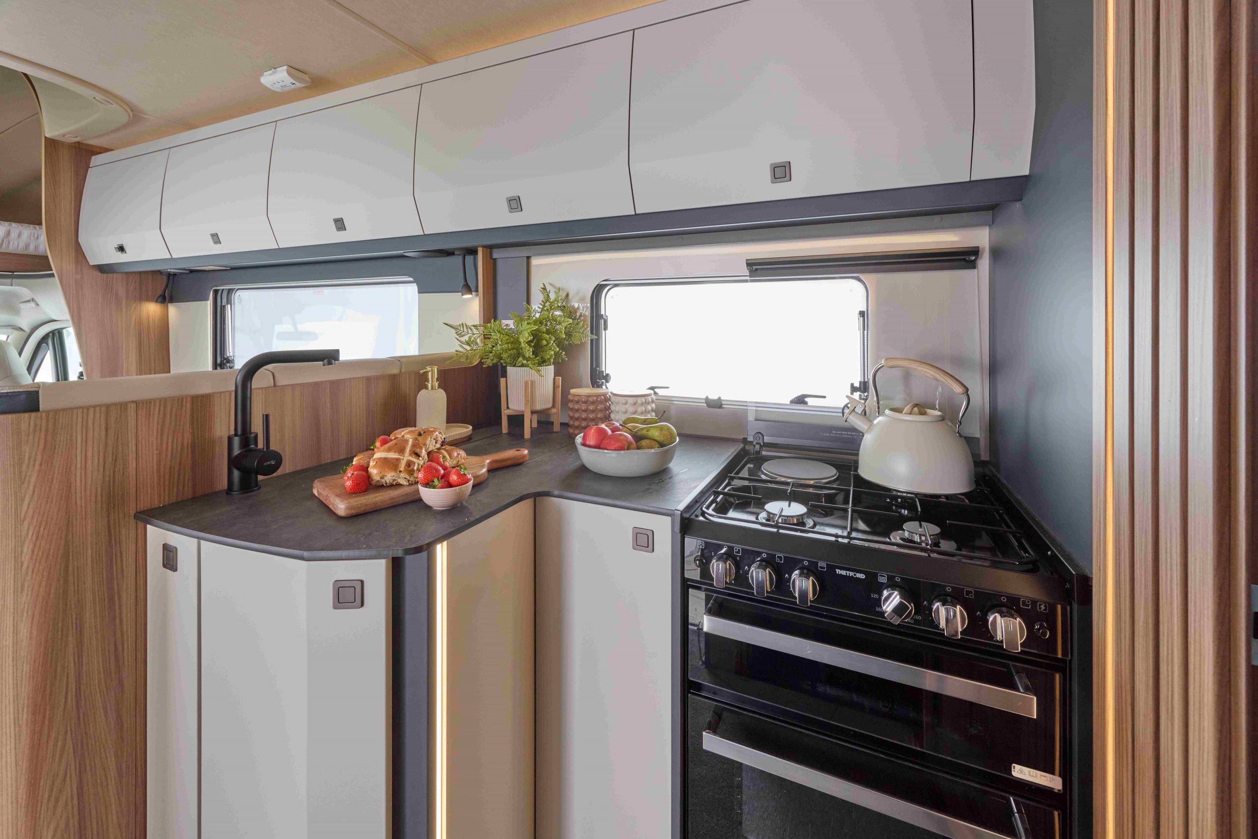 2026 - Auto-Trail - Frontier Comanche - Interior Kitchen Hobs 2026 - Auto-Trail - Frontier Comanche - Interior Kitchen Hobs