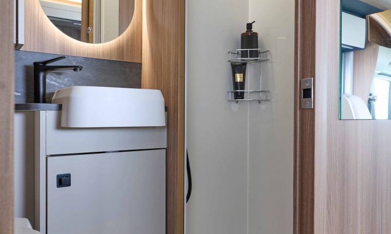 2026 Auto Trail Imala 730 interior shower