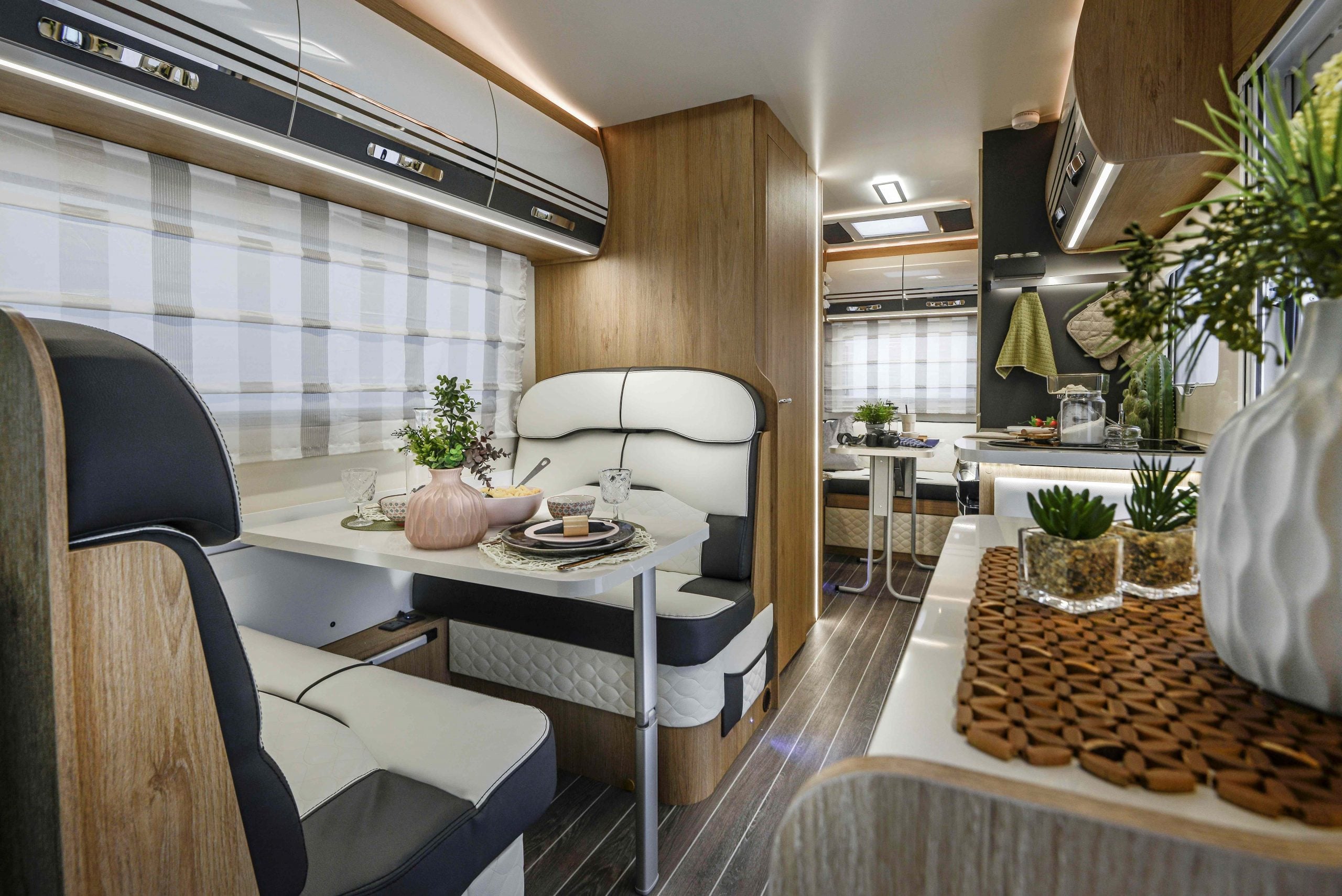 2026 - Roller Team - Auto Roller - 746 - Interior Lights Above Overhead Storage