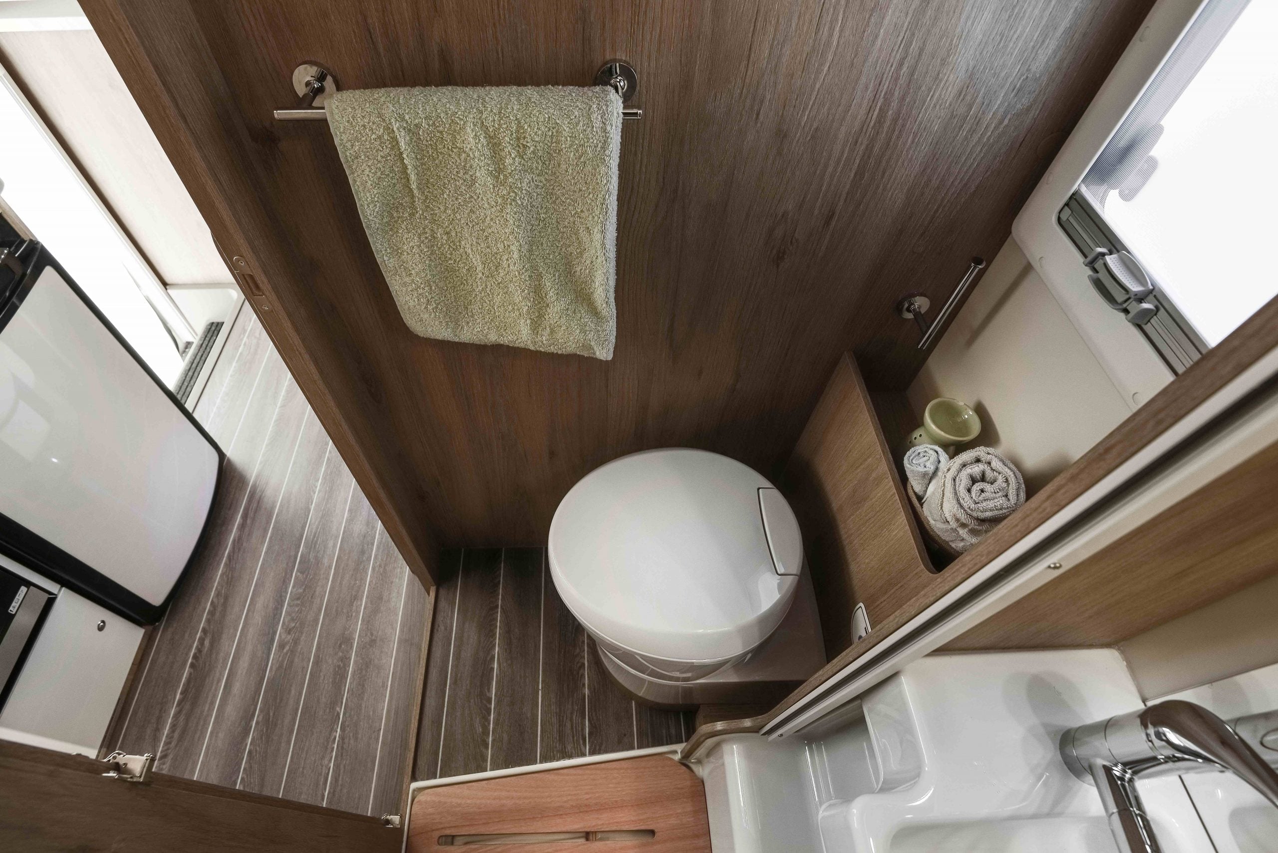2026 - Roller Team - Auto Roller - 746 - Interior Toilet