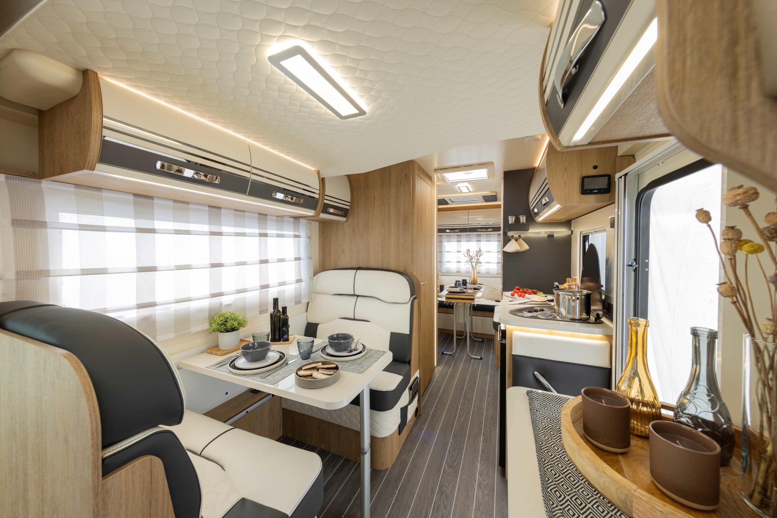2026 - Roller Team - Auto Roller - 747 - Interior Bed Over Cab Light