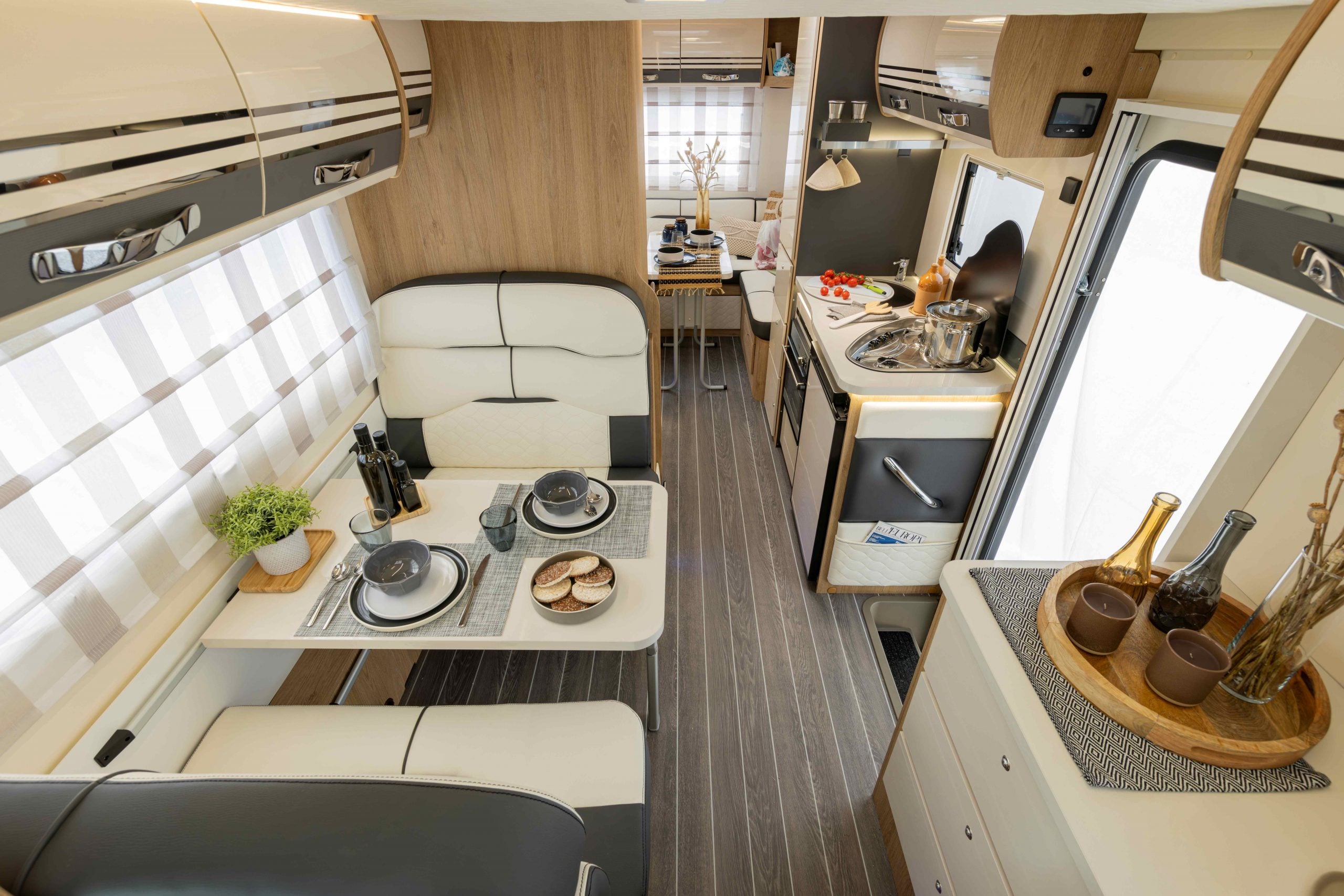 2026 - Roller Team - Auto Roller - 747 - Interior Dinette