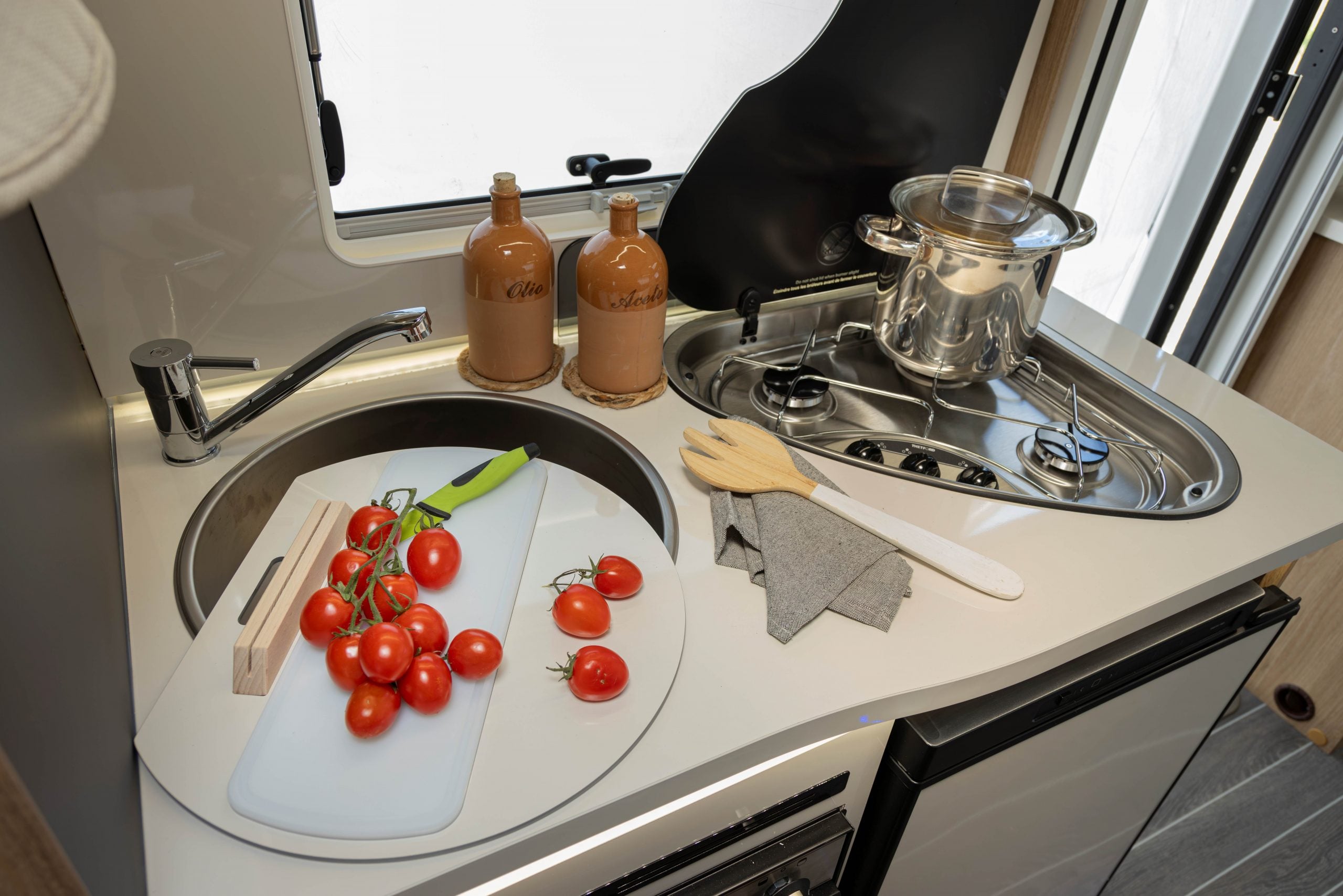 2026 - Roller Team - Auto Roller - 747 - Interior Kitchen Counter Top