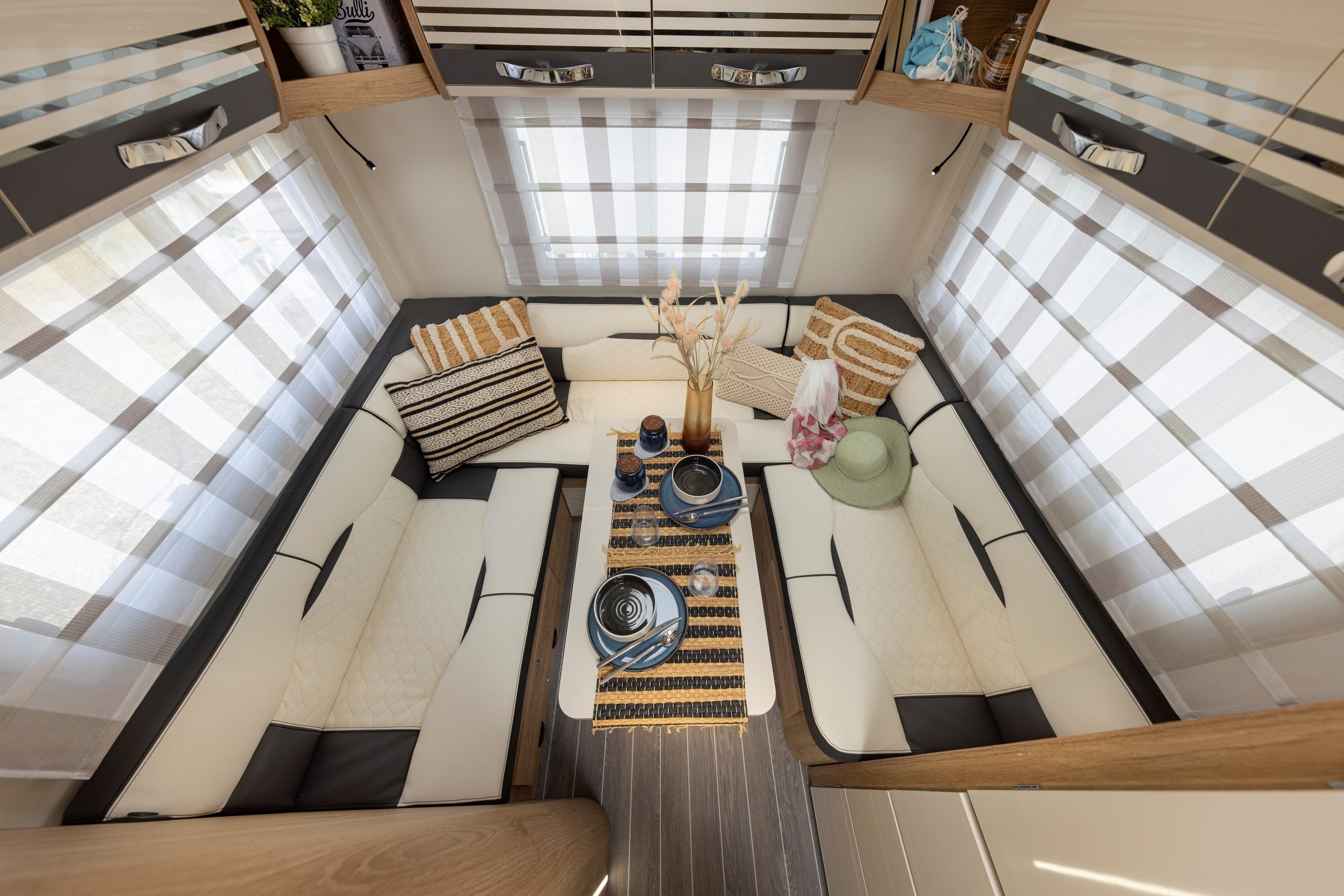 2026 - Roller Team - Auto Roller - 747 - Interior Rear U-Shaped Lounge