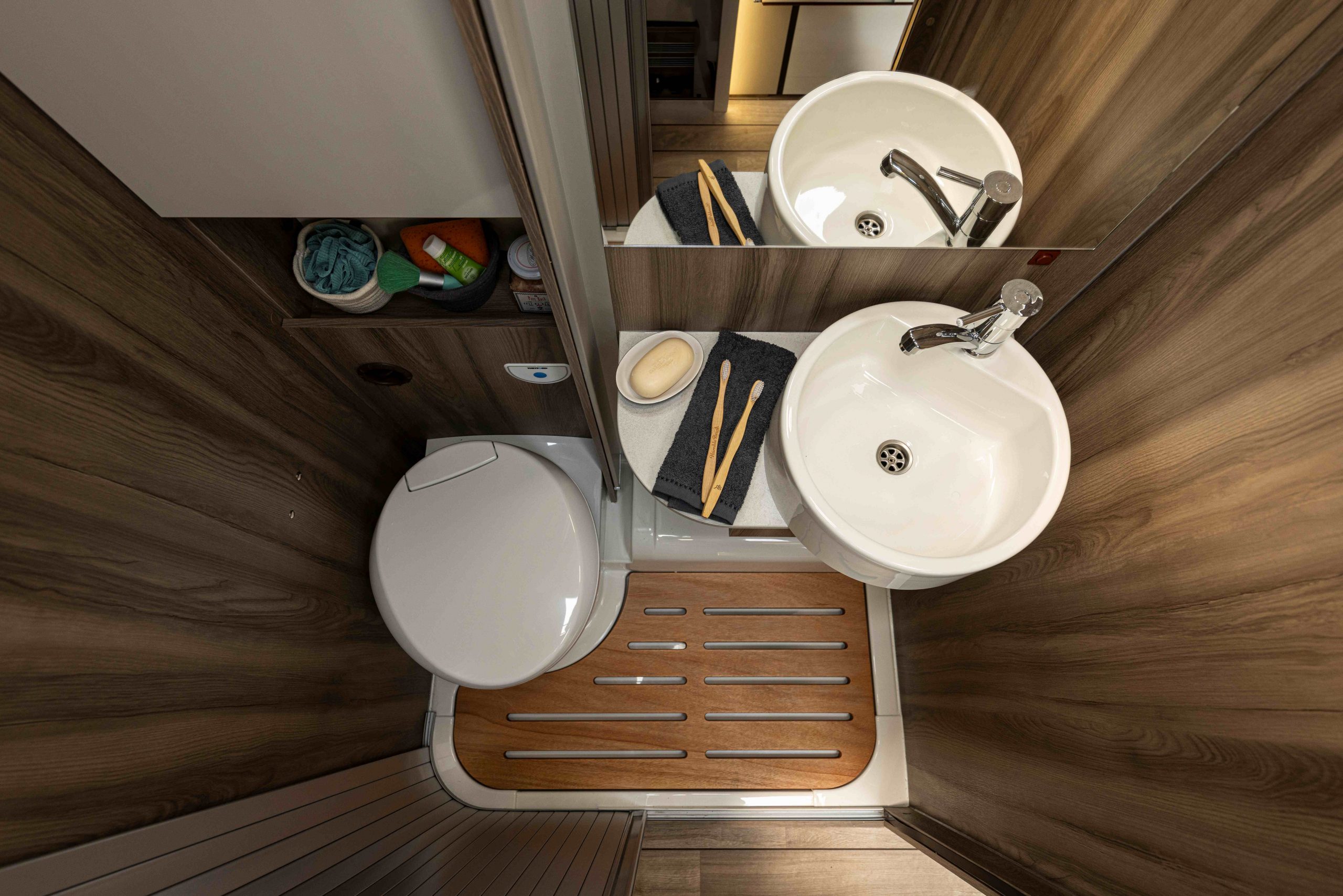 2026 - Roller Team - Kronos - Compact - 665 - Interior Bathroom Top View