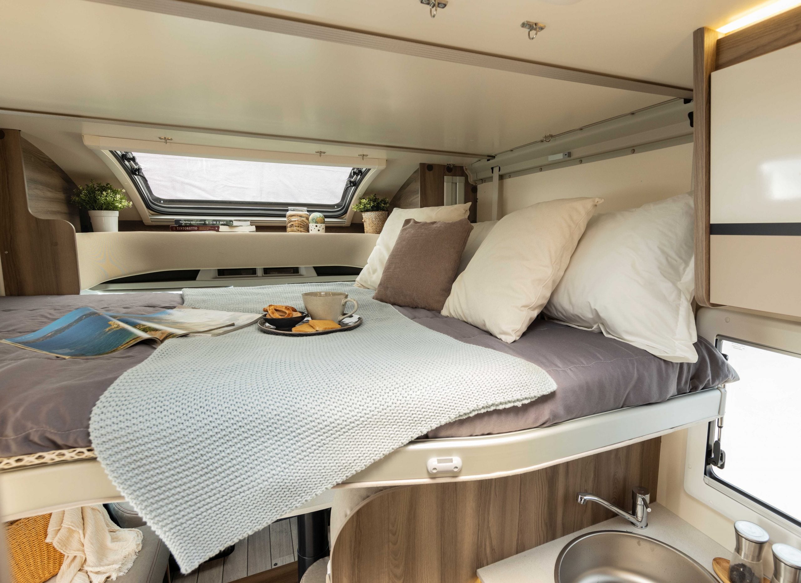 2026 - Roller Team - Kronos - Compact - 665 - Interior Drop Down Bed