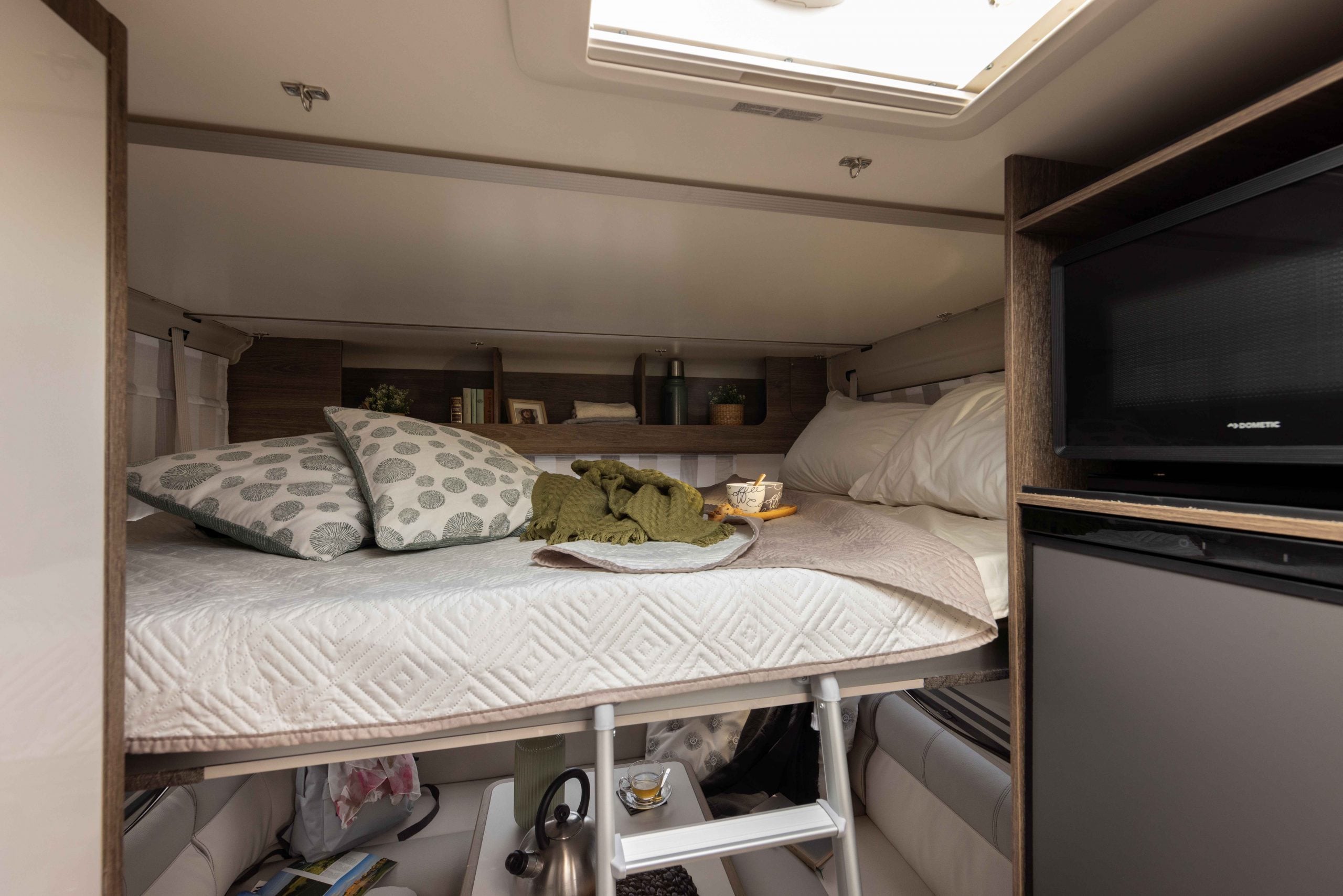 2026 - Roller Team - T-Line - 700 - Interior Bed Over Rear Lounge