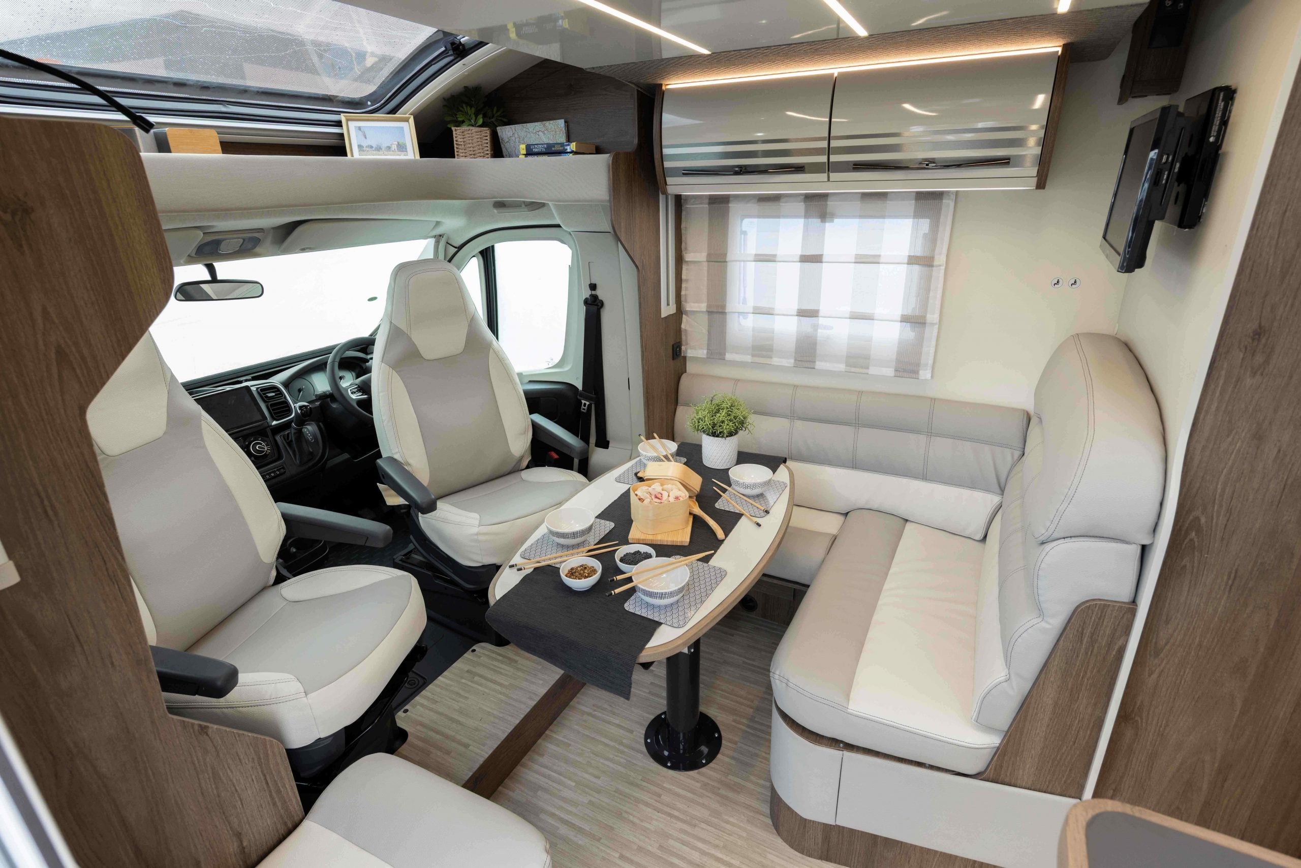 2026 - Roller Team - T-Line - 700 - Interior Cab Swivel Seats