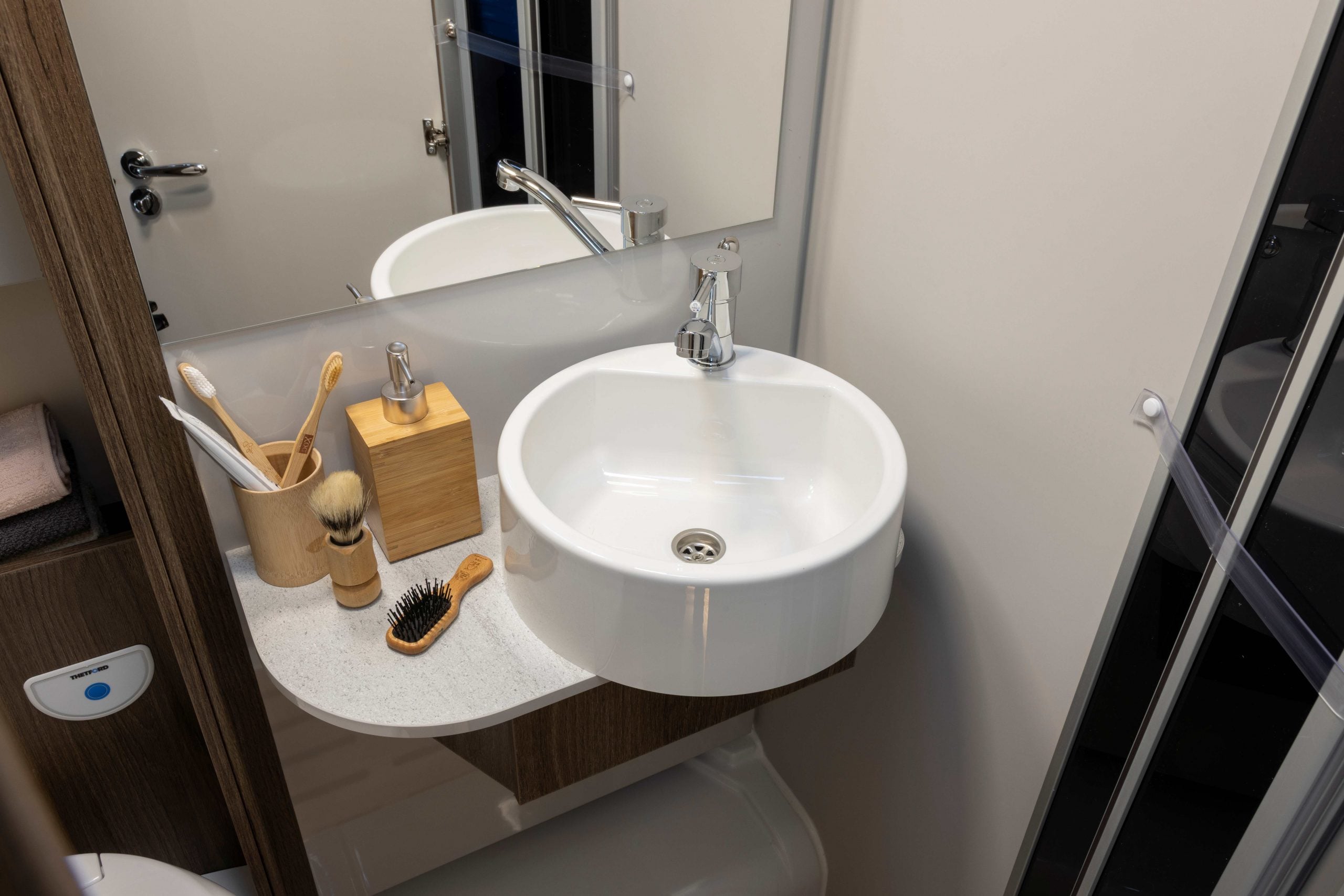 2026 - Roller Team - T-Line - 700 - Interior Handbasin