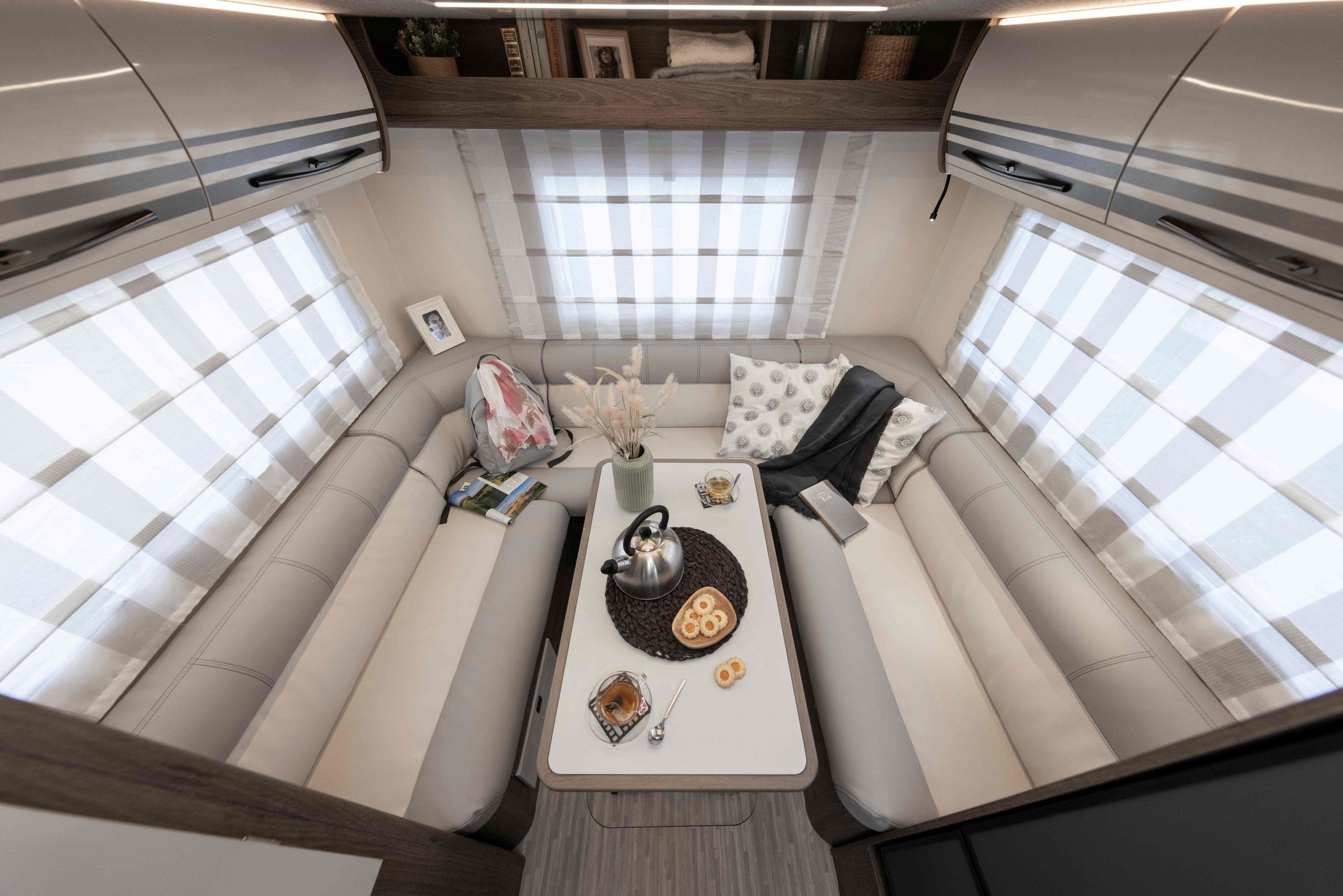 2026 - Roller Team - T-Line - 700 - Interior Rear Lounge Overhead Storage