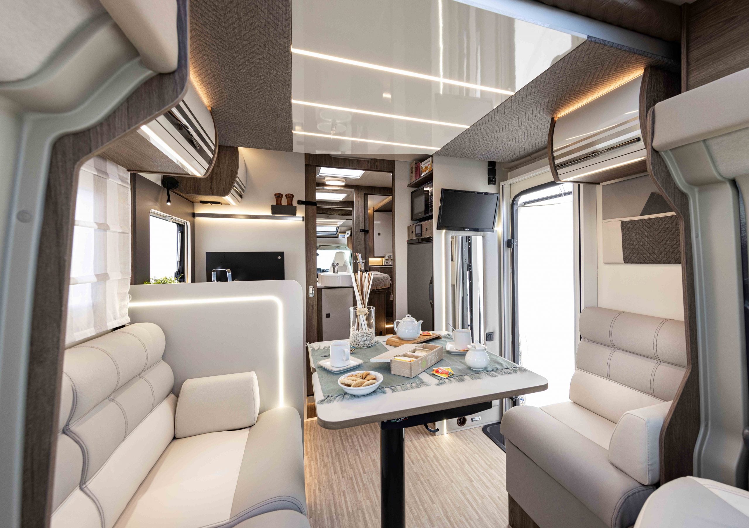 2026 - Roller Team - T-Line - 740 - Interior Front Lounge Dining