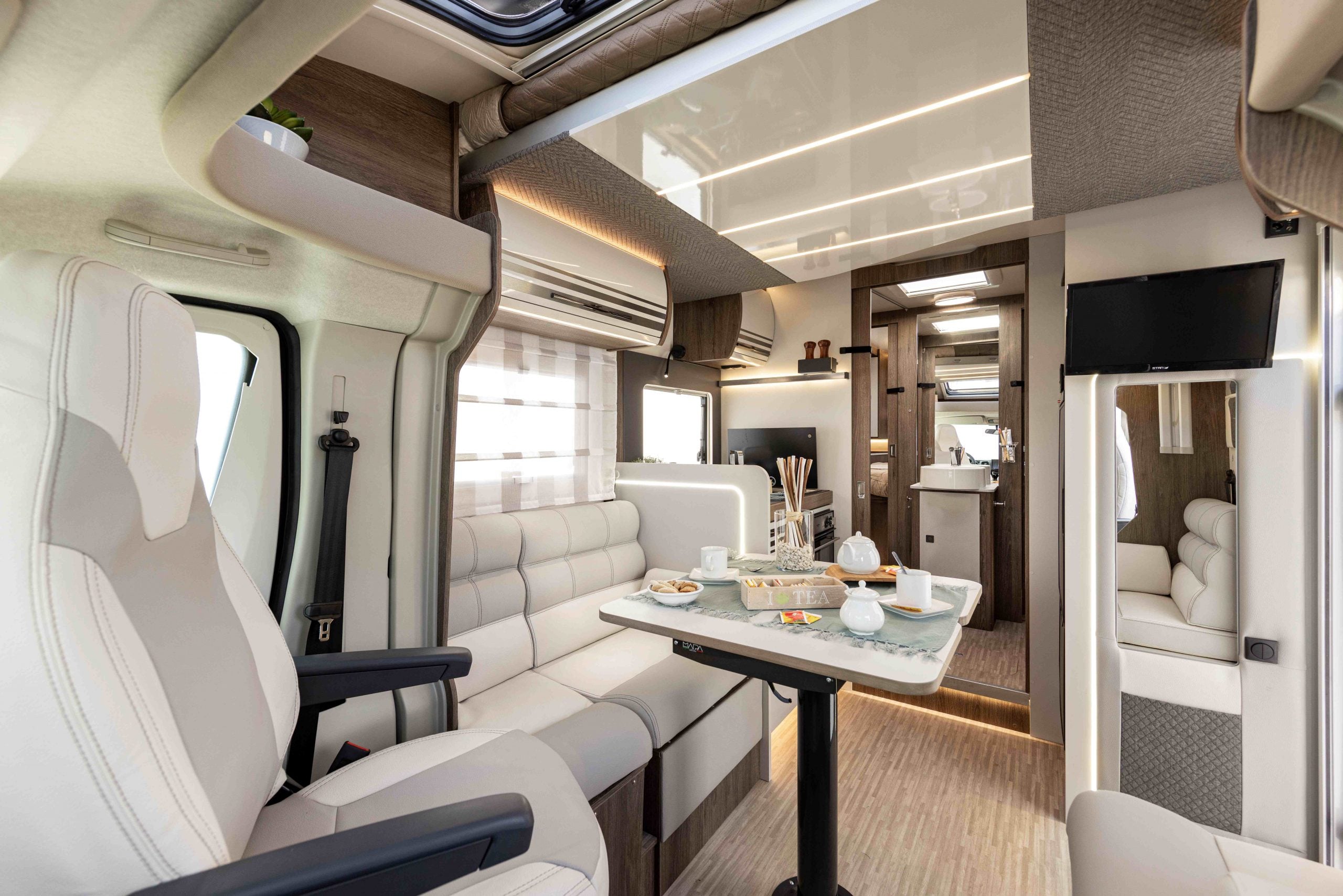 2026 - Roller Team - T-Line - 740 - Interior Mirror at Entrance
