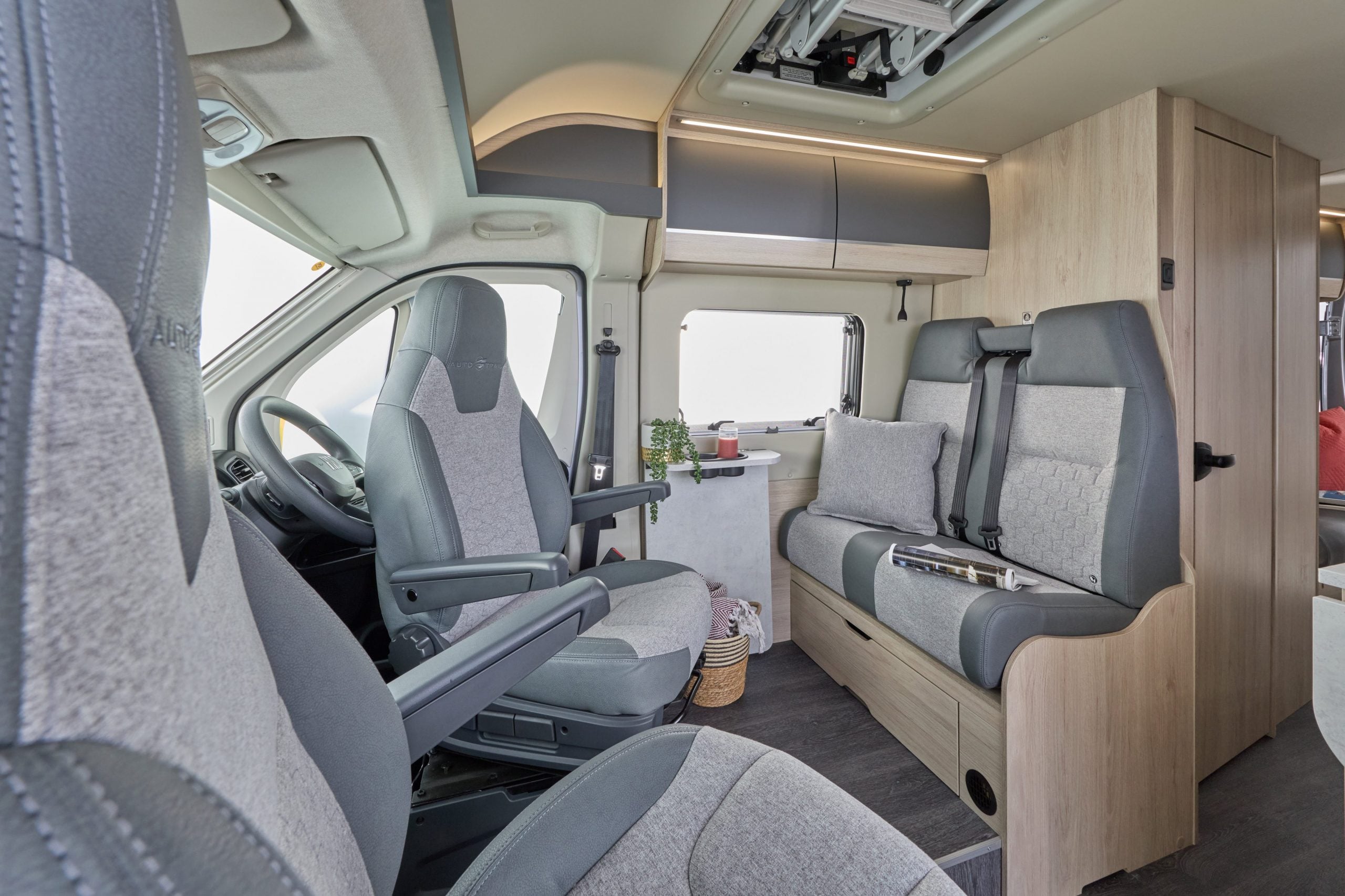 2026-auto-trail-expedition-67-interior-front-facing