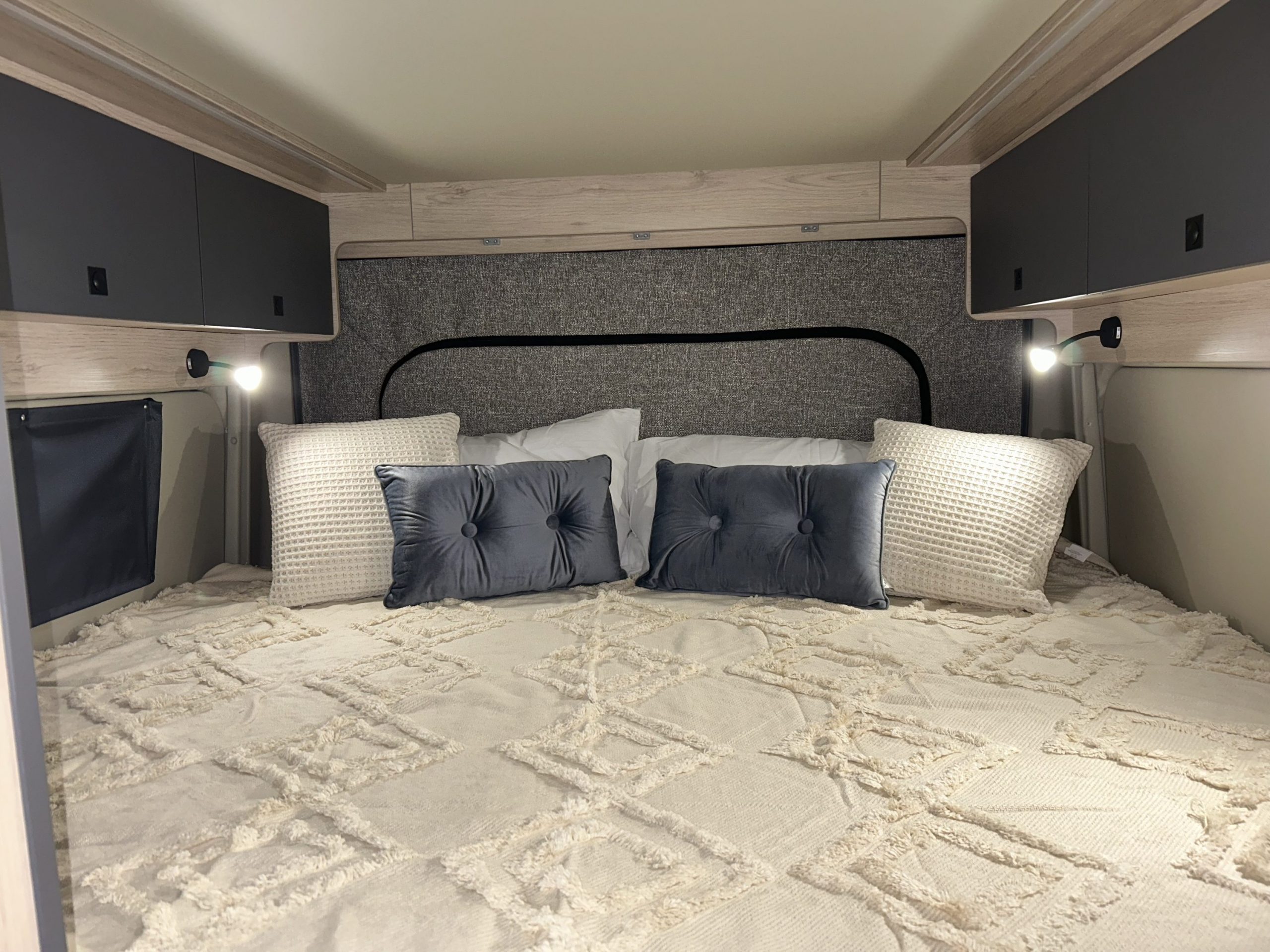 2026-auto-trail-expedition-68-interior-bedroom