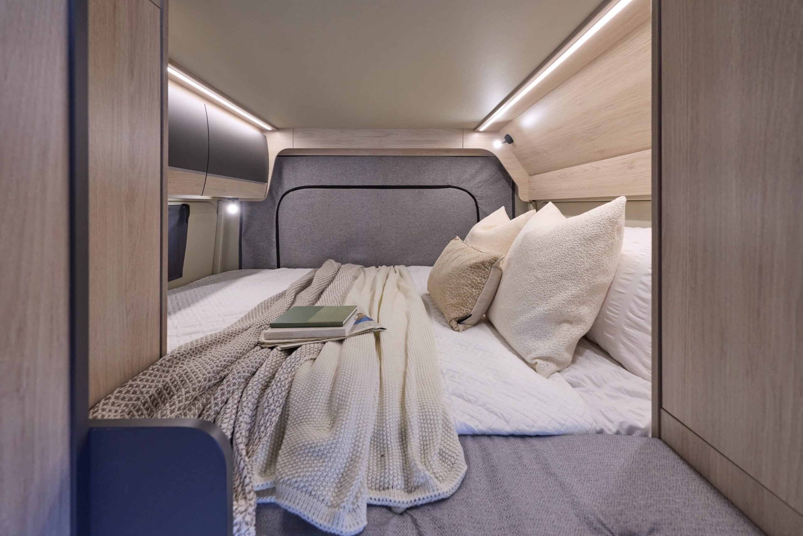 2026-auto-trail-expedition-68-interior-bedroom