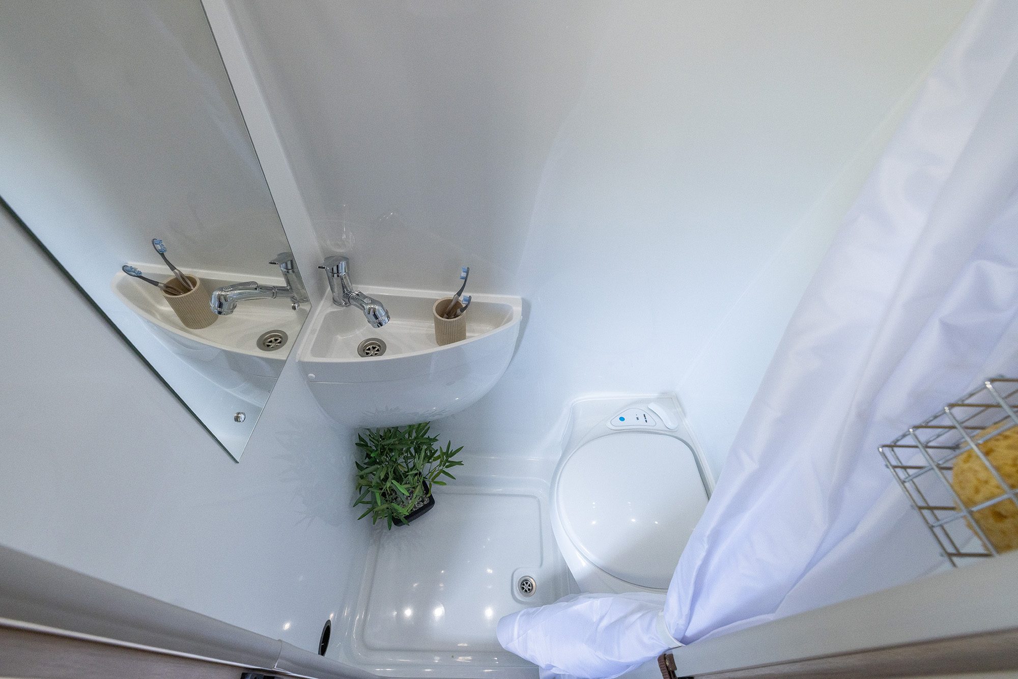 2026-auto-trail-expedition-68-xl-interior-bathroom
