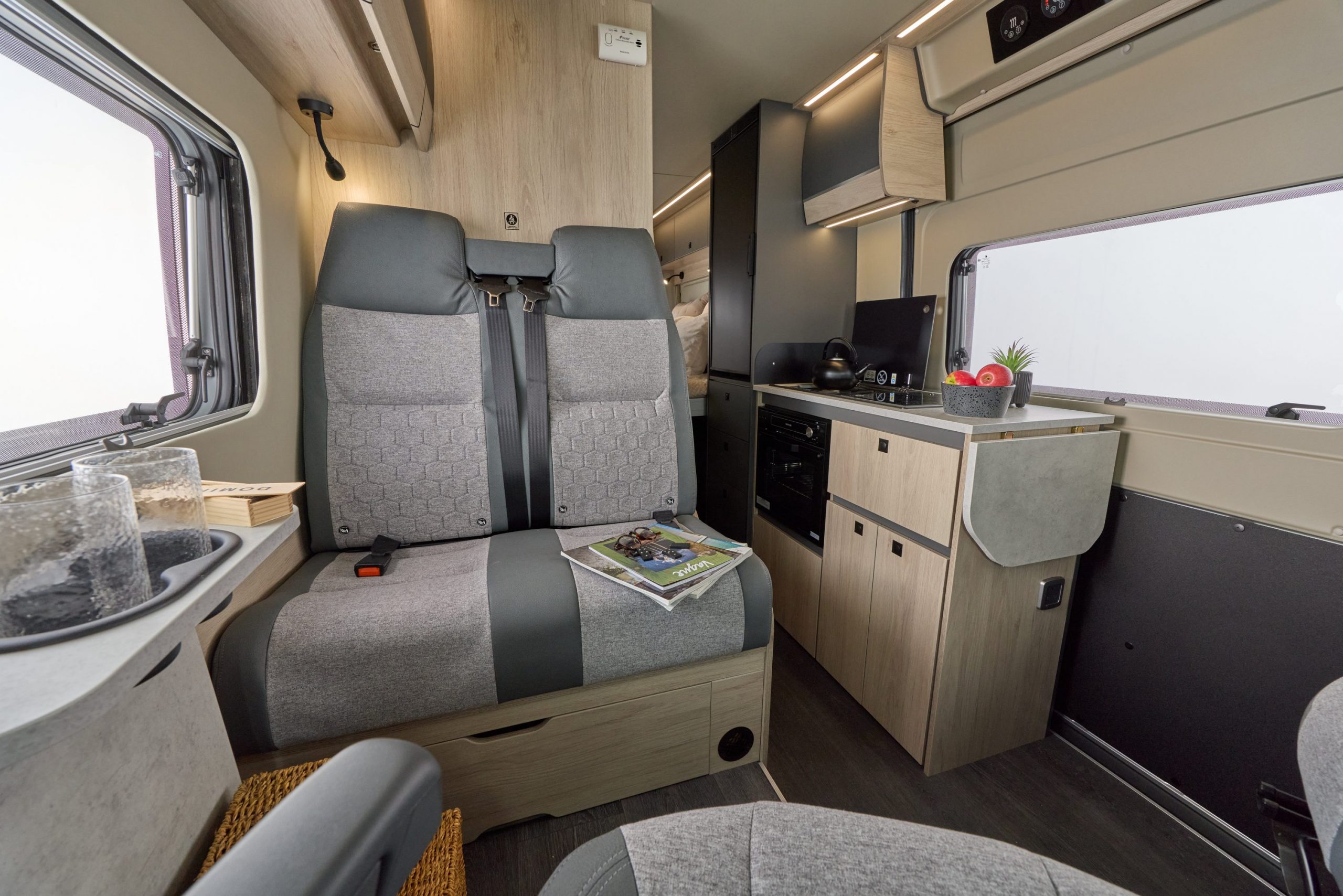 2026-auto-trail-expedition-68xl-flex-interior-back-facing-alt