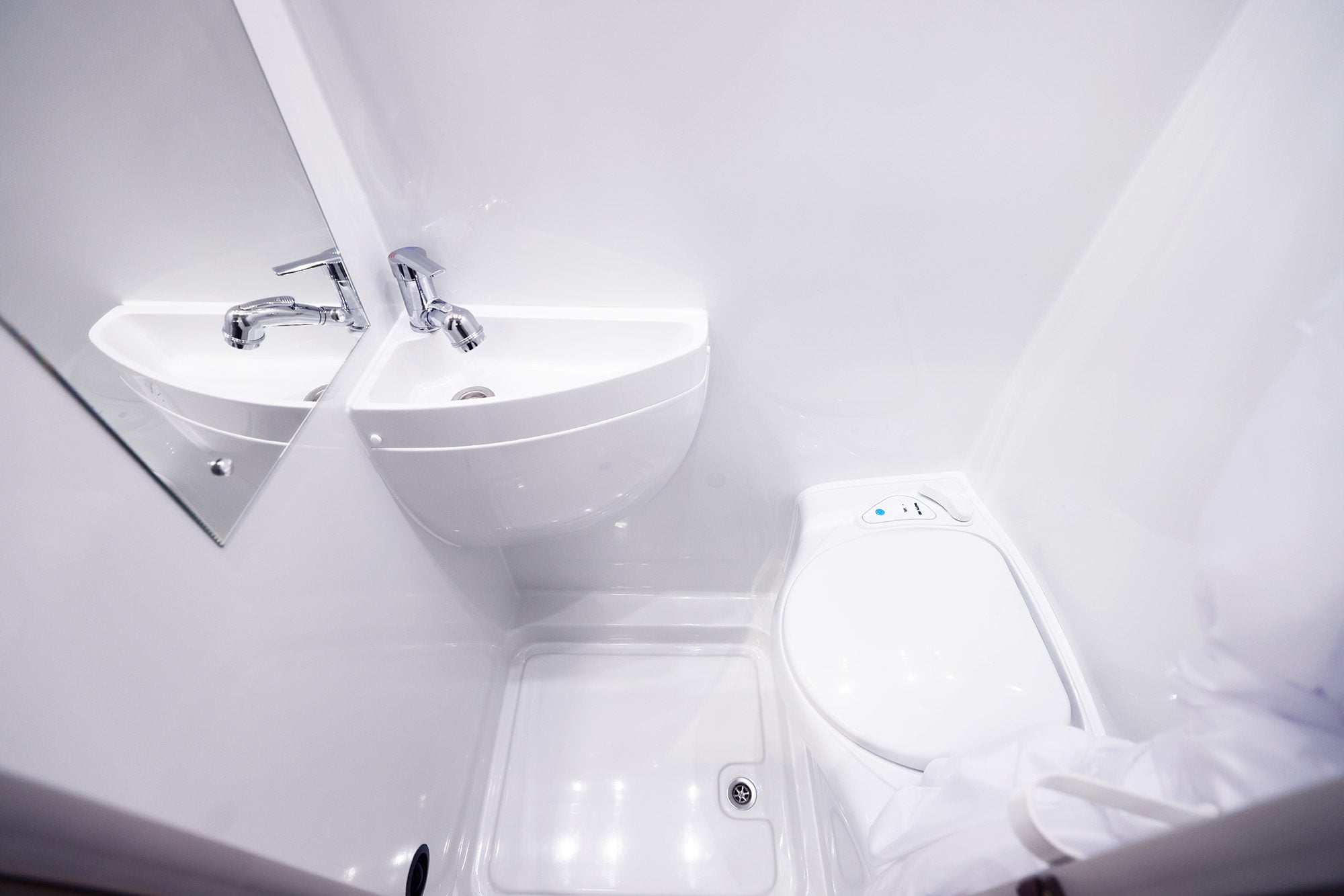 2026-auto-trail-expedition-68xl-flex-interior-toilet