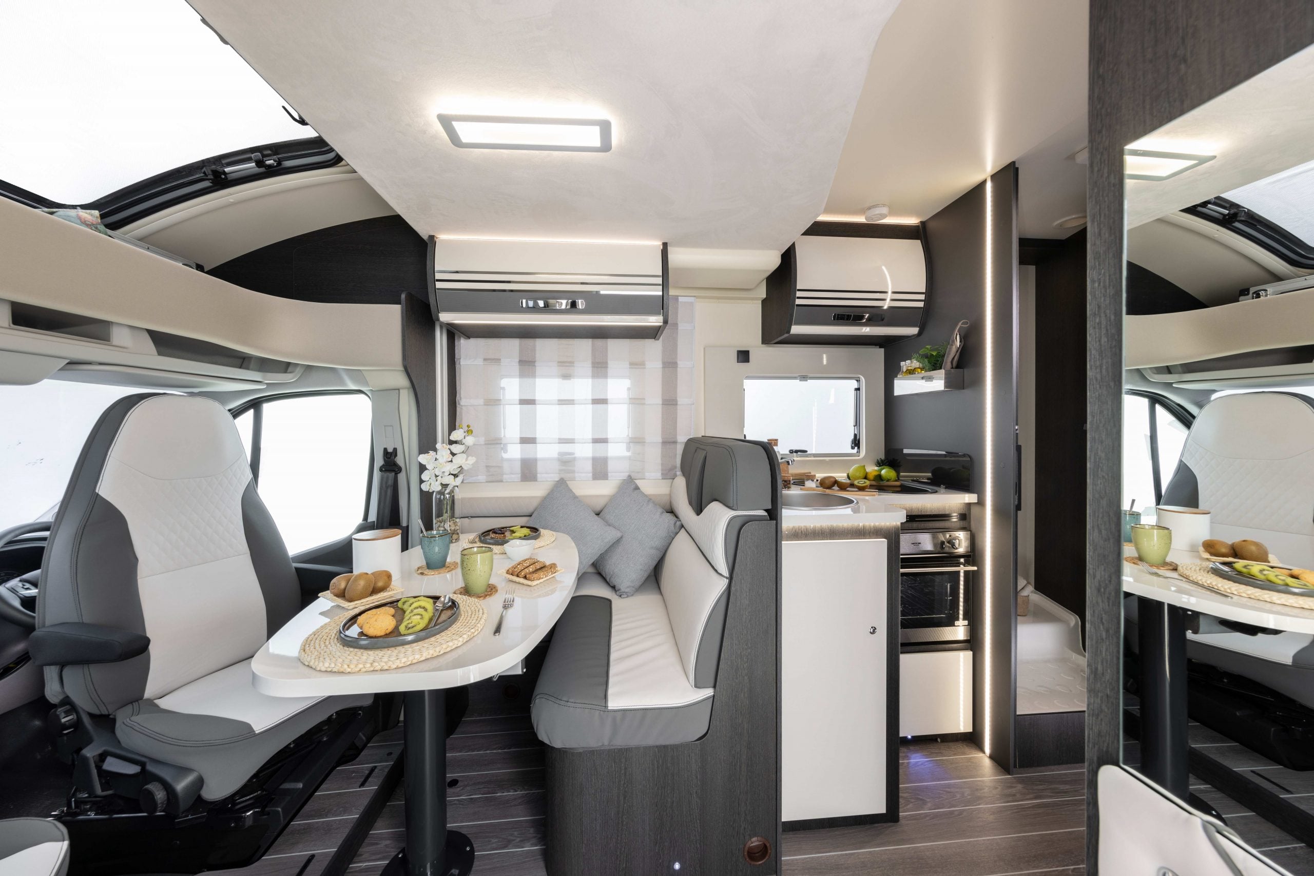 2026-roller-team-zefiro-685-interior-back-facing-kitchen