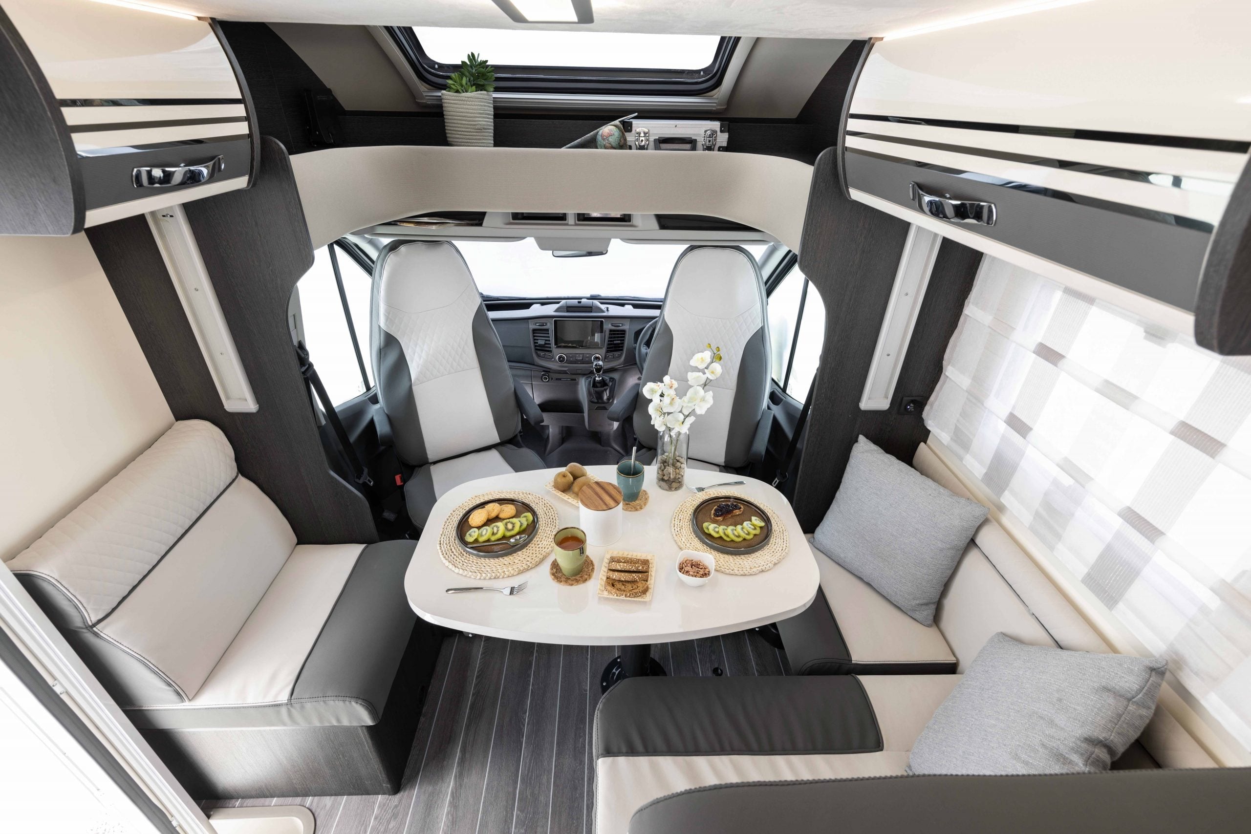 2026-roller-team-zefiro-685-interior-back-facing