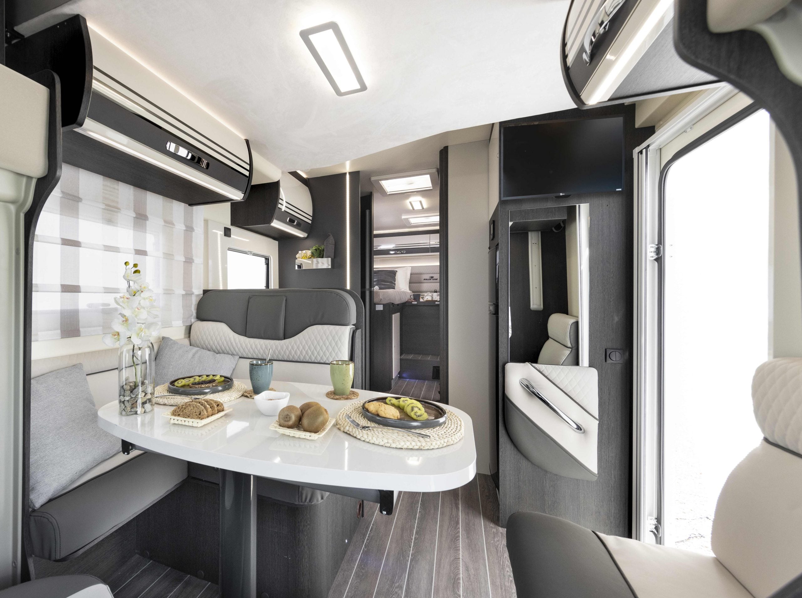 2026-roller-team-zefiro-685-interior-dinette-cab-view