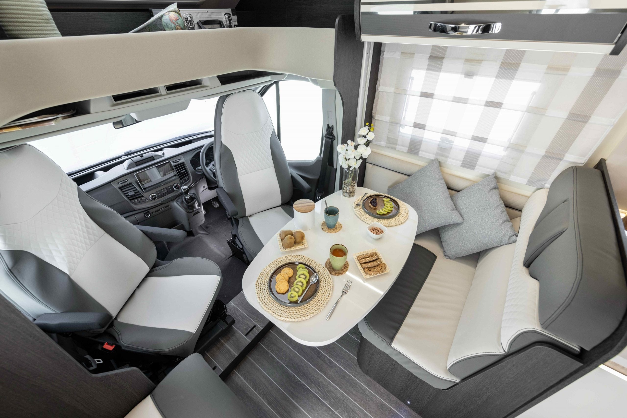 2026-roller-team-zefiro-685-interior-front-facing-lounge