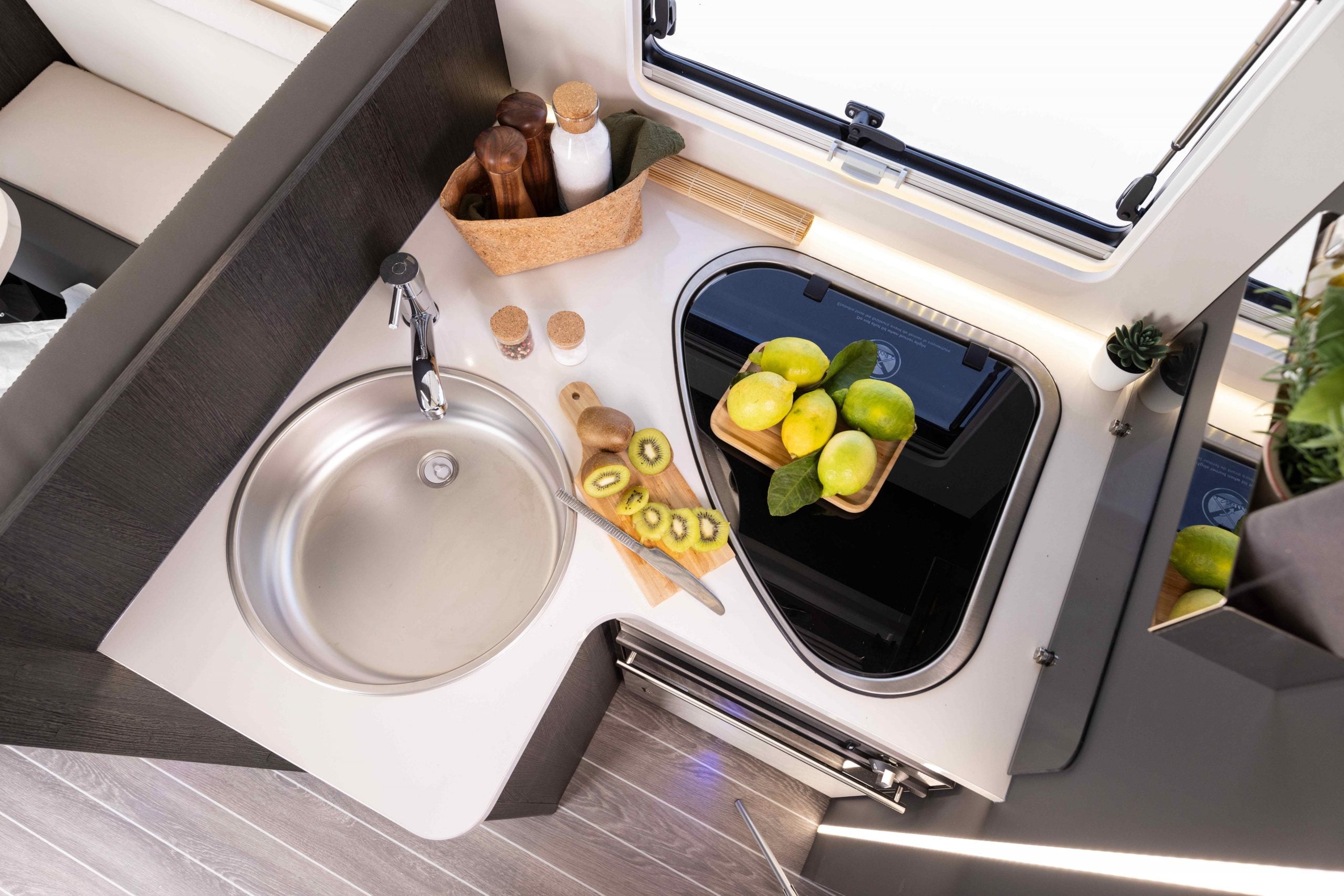 2026-roller-team-zefiro-685-interior-hob-sink-overhead