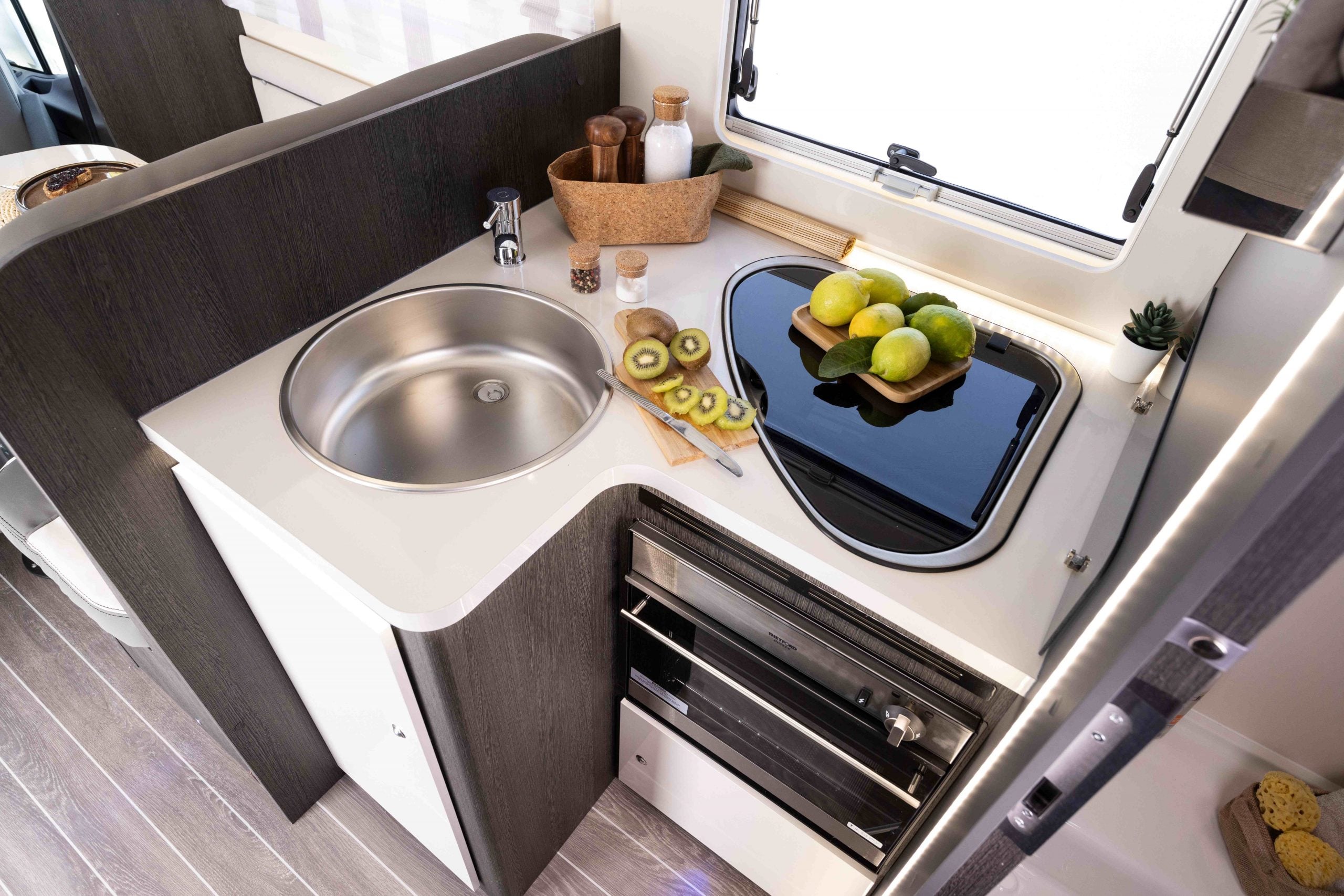2026-roller-team-zefiro-685-interior-kitchen-hob-sink