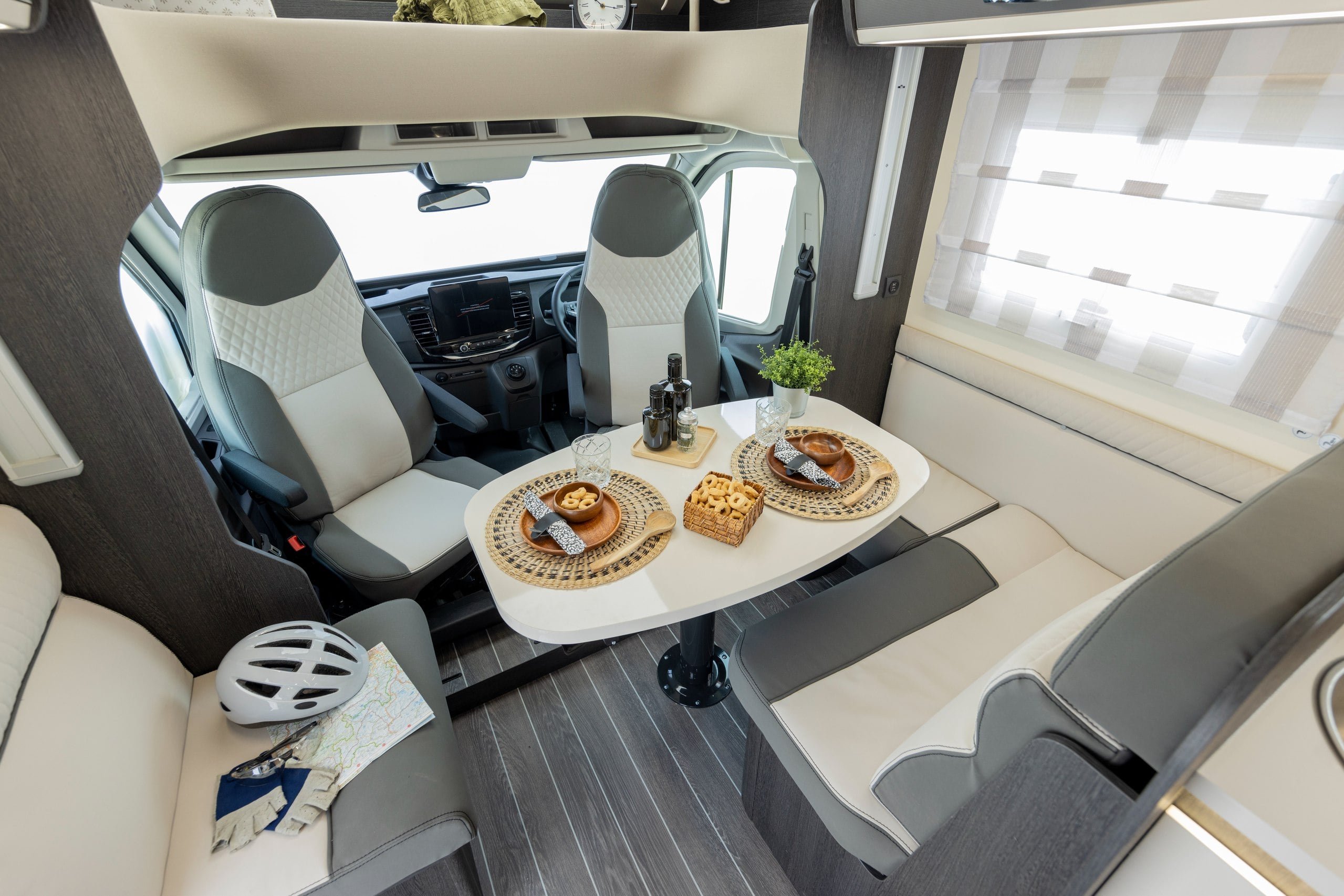 2026 – Roller Team – Zefiro – 696 – Interior Dinette Overhead