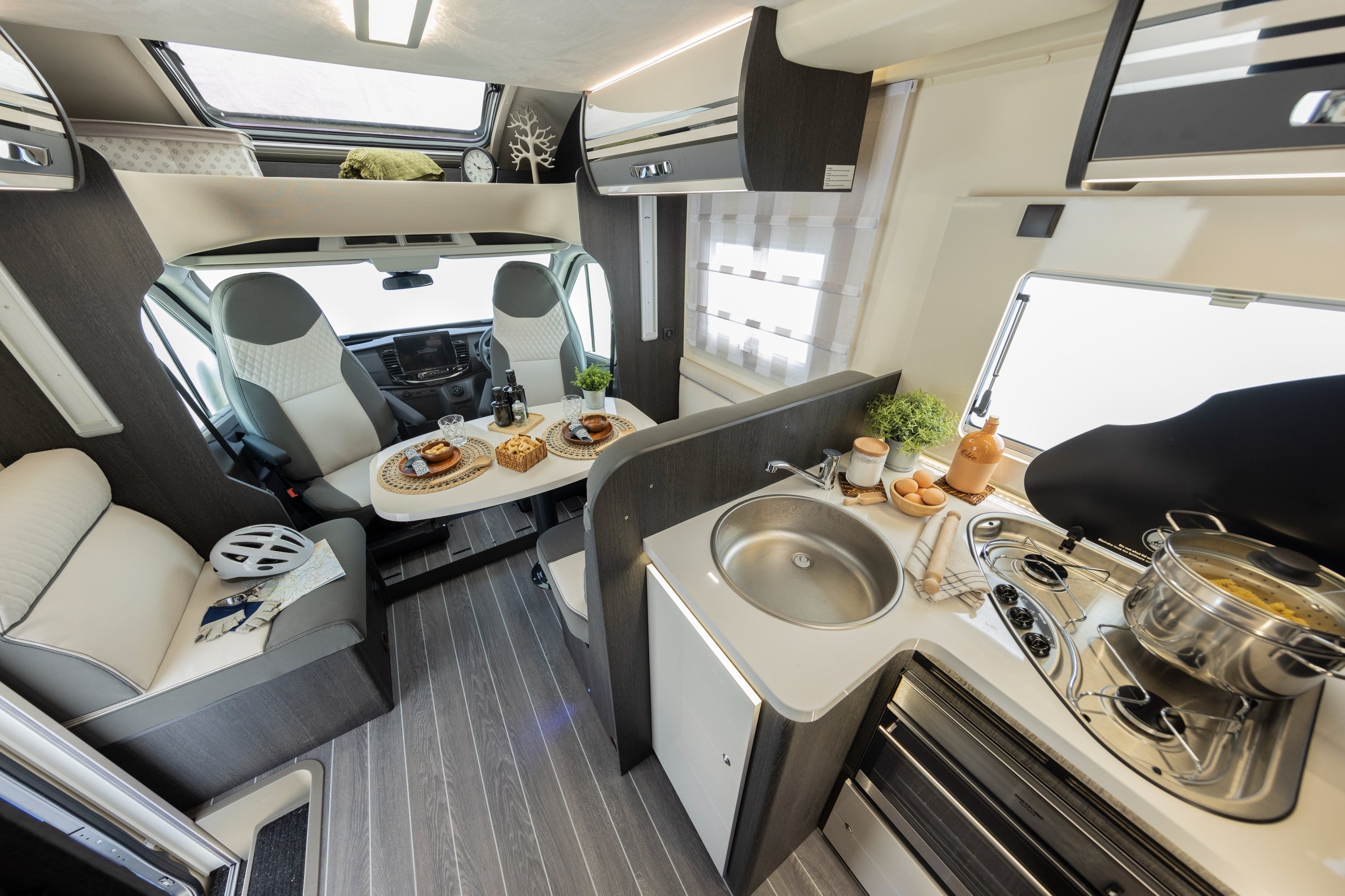 2026 – Roller Team – Zefiro – 696 – Interior Kitchen Lounge