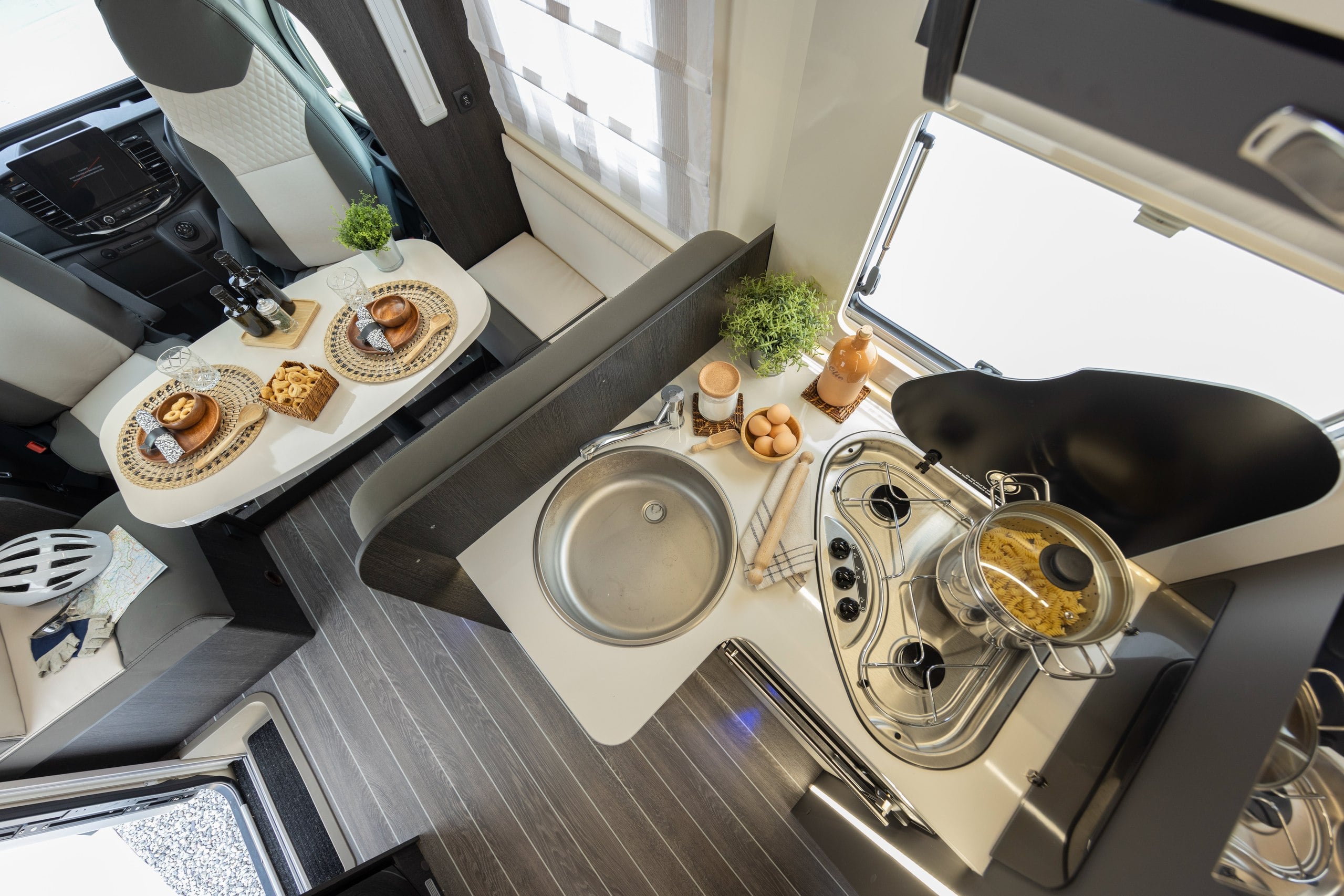 2026 – Roller Team – Zefiro – 696 – Interior Kitchen Overview