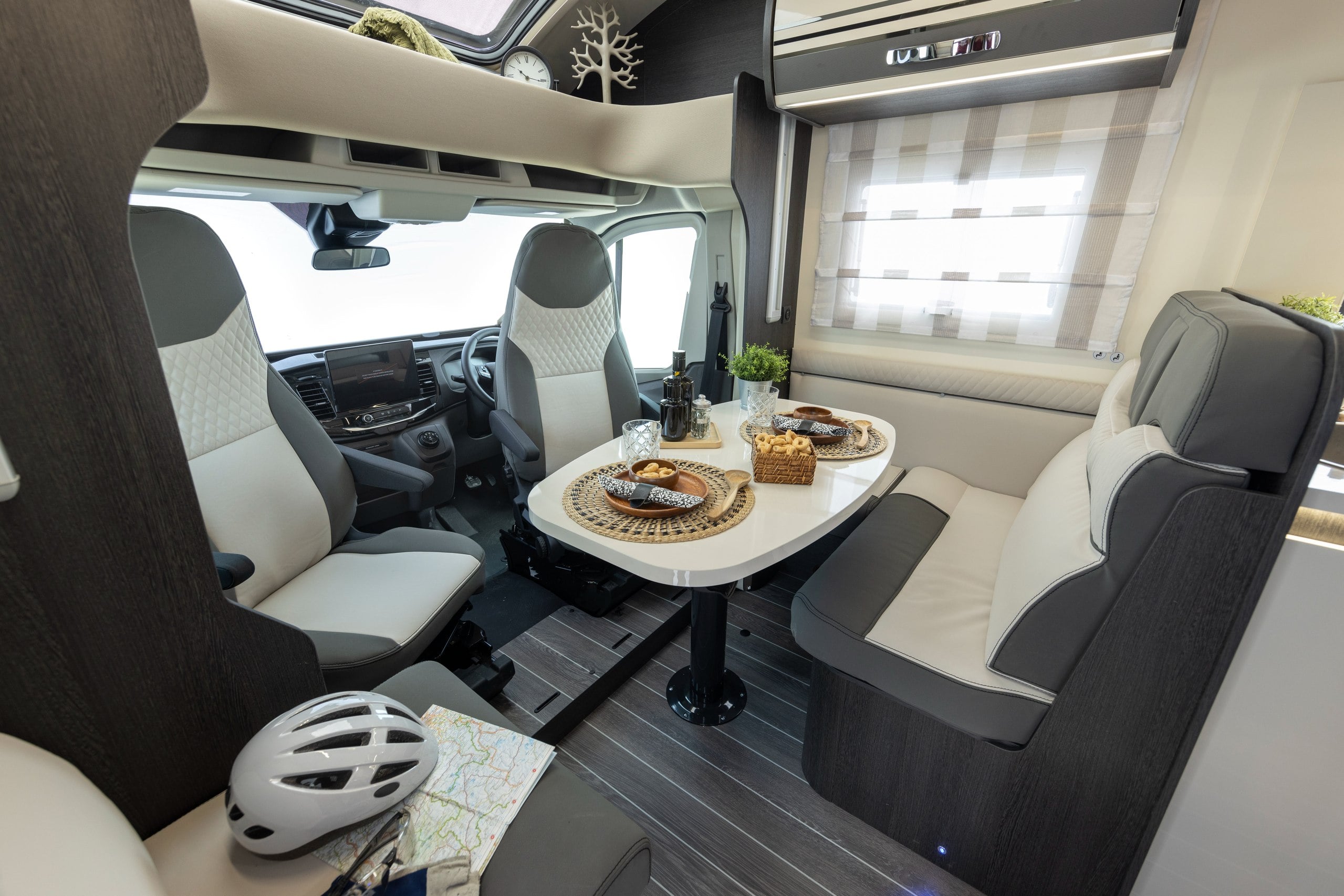 2026 – Roller Team – Zefiro – 696 – Interior Lounge Cab Seats