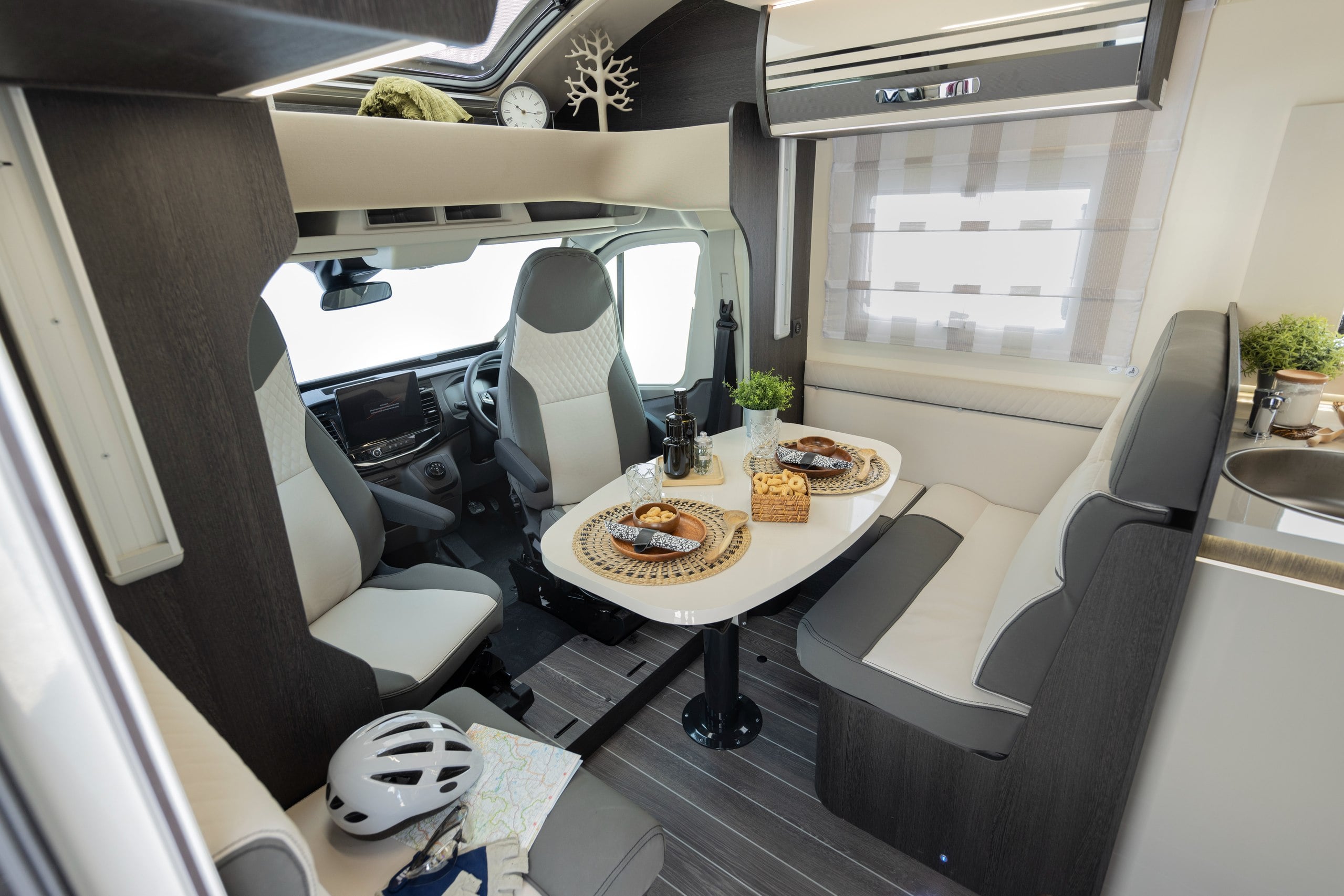 2026 – Roller Team – Zefiro – 696 – Interior Lounge Front Facing